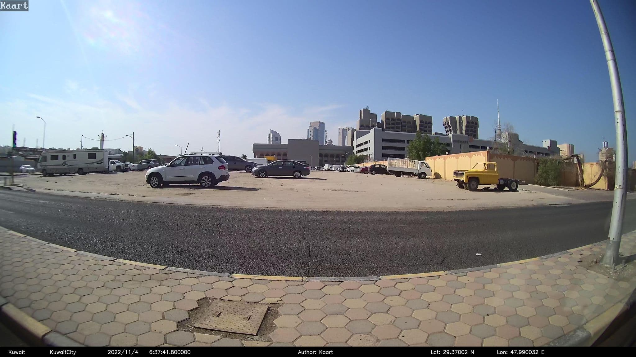 Street view near فور سيزنز, Al Murqāb — © kaart_2 (CC BY-SA · Mapillary)