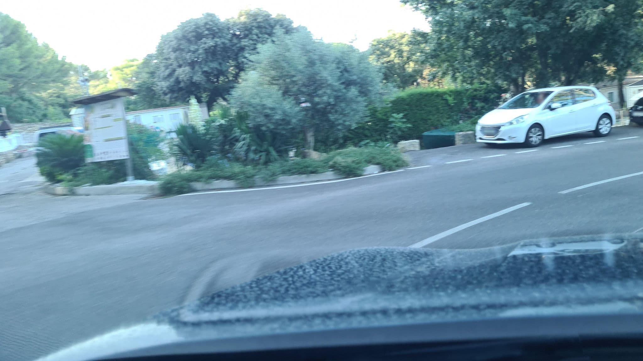 Street view near La Pinède, Cornillon-Confoux — © flonox (CC BY-SA · Mapillary)