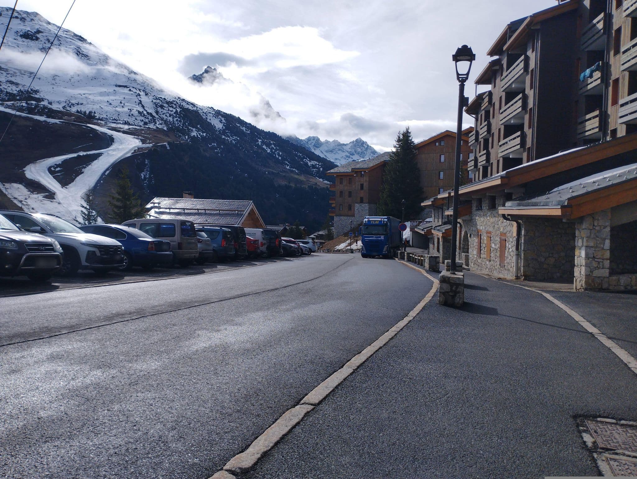Street view near Le Dandy, Méribel — © kritic (CC BY-SA · Mapillary)