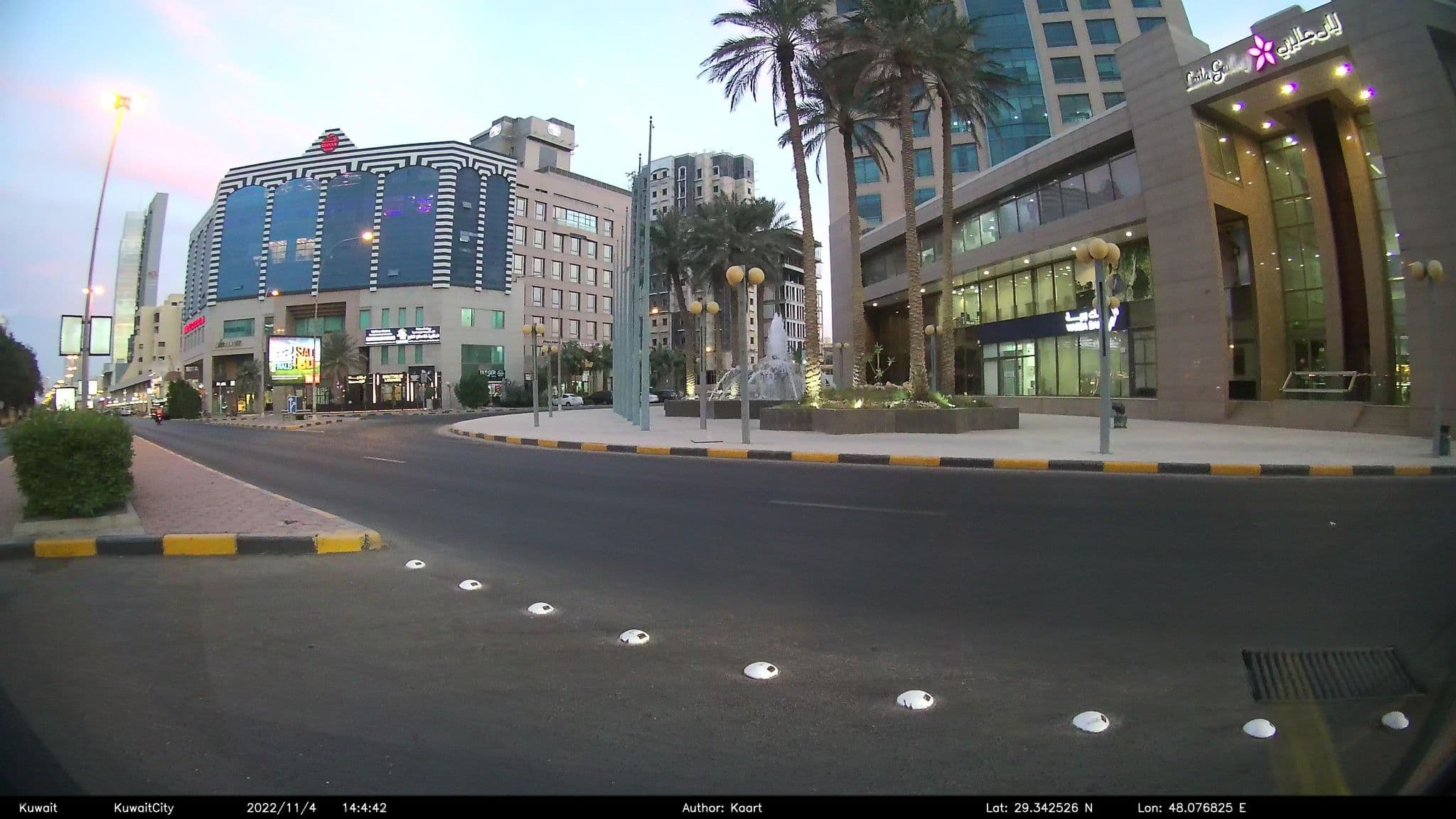 Street view near Ibis Hotel Salmiya Kuwait City, As Sālimīyah — © kaart_2 (CC BY-SA · Mapillary)