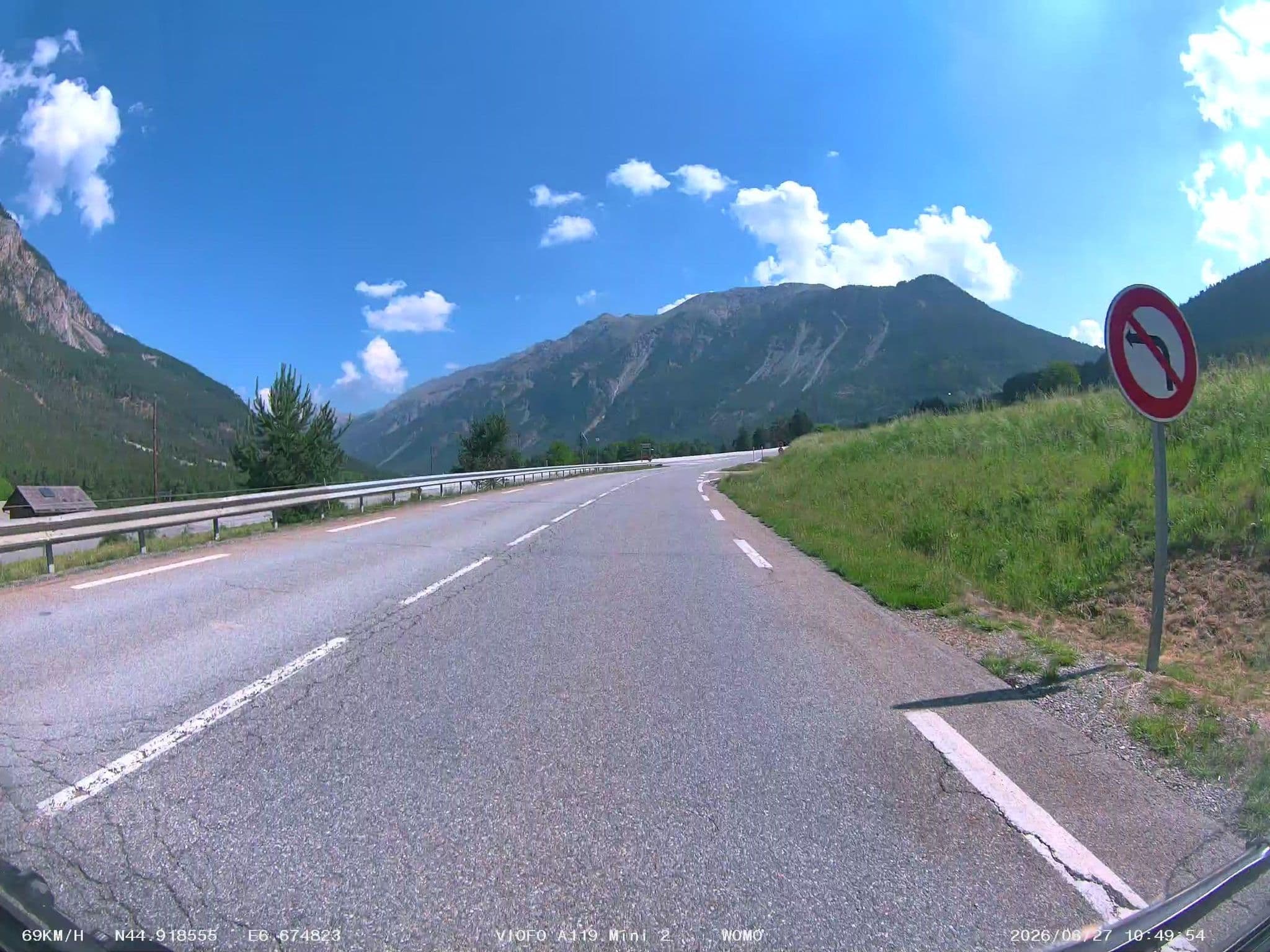 Street view near Les Gentianes, Briançon — © soulcover (CC BY-SA · Mapillary)