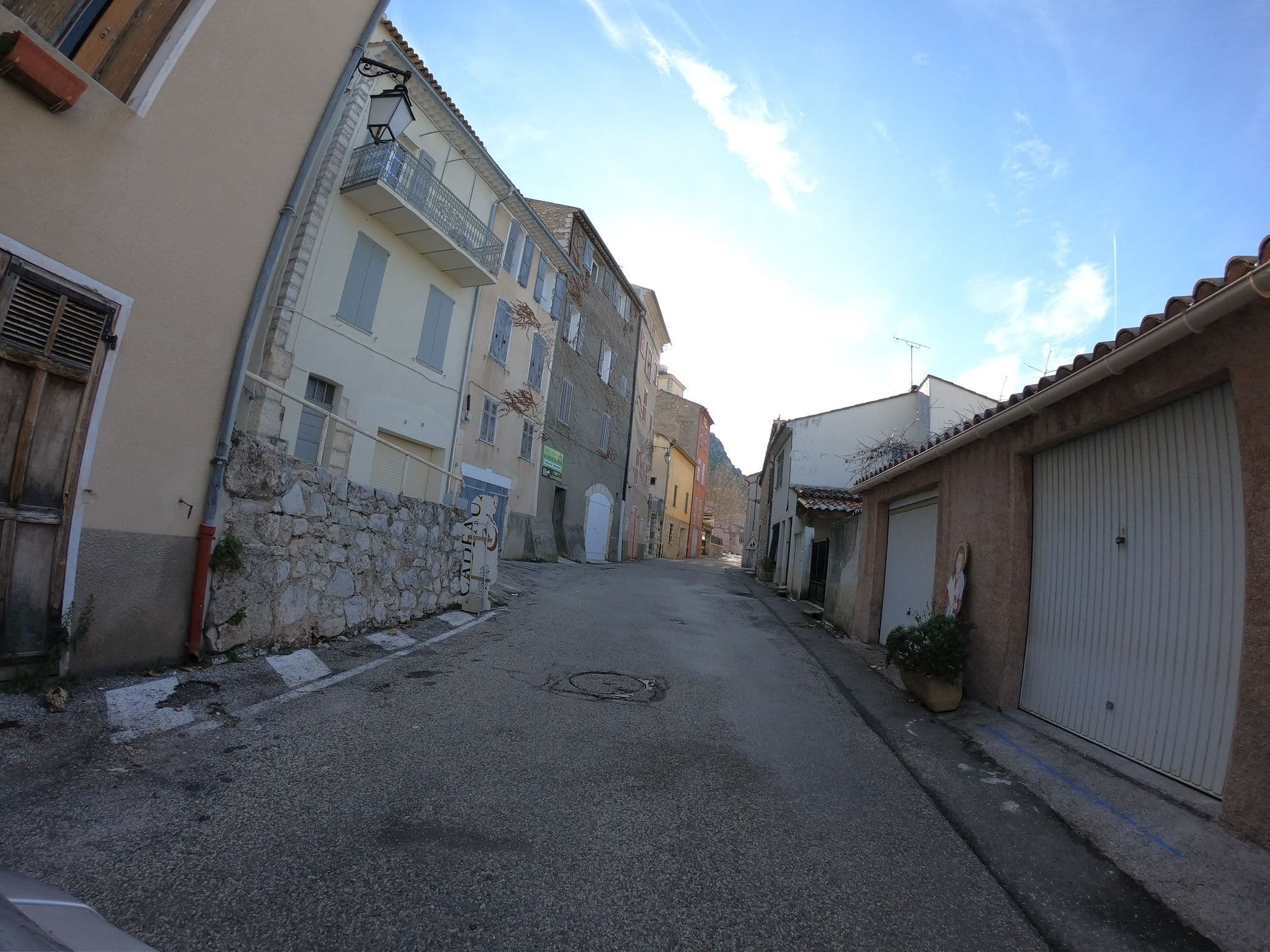 Street view near Gabrielle hôtel, Riez — © joostjakob (CC BY-SA · Mapillary)