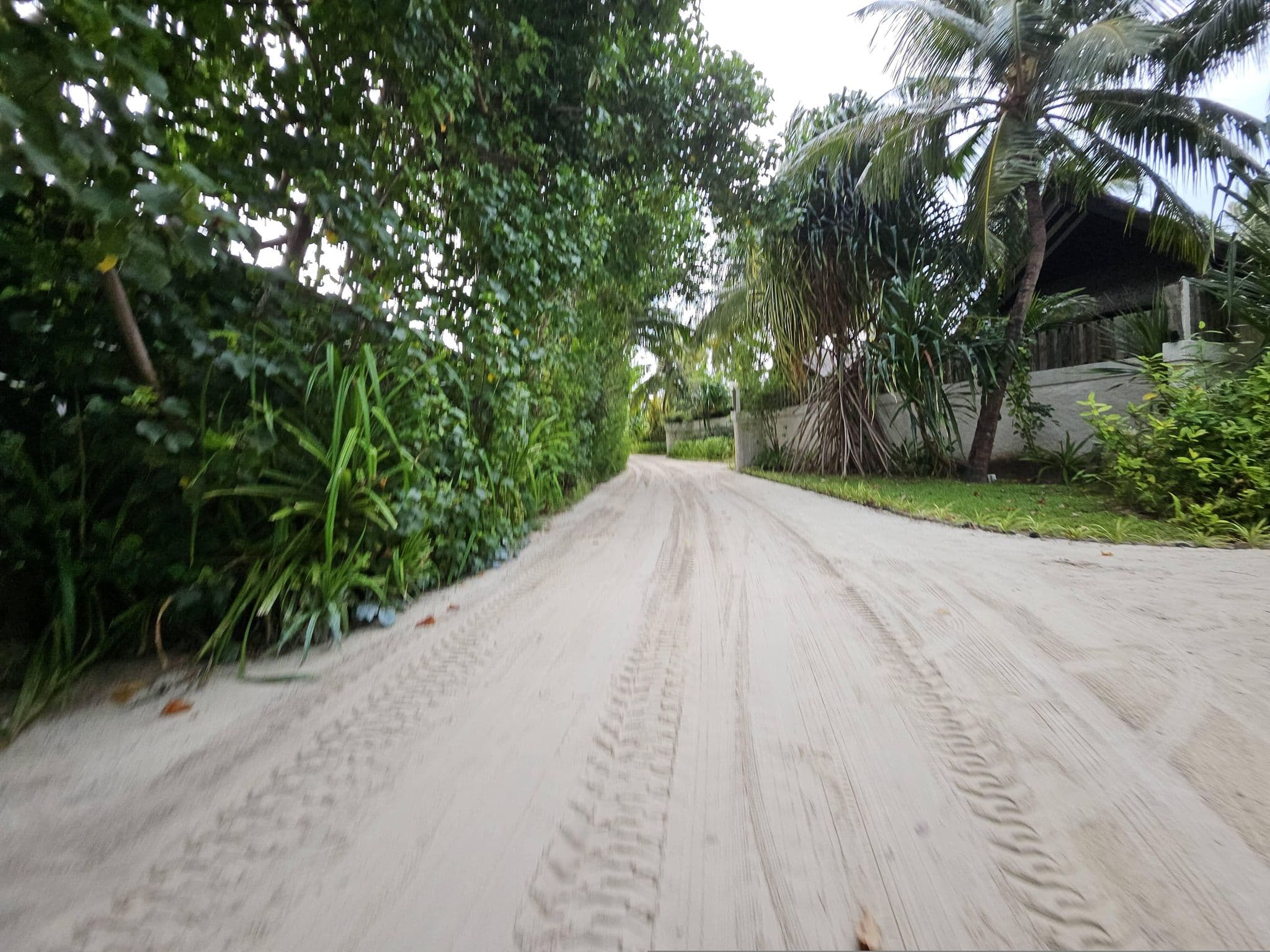 Street view near Beach Villa 114 - Jumeirah Vittaveli, Male — © perlover (CC BY-SA · Mapillary)