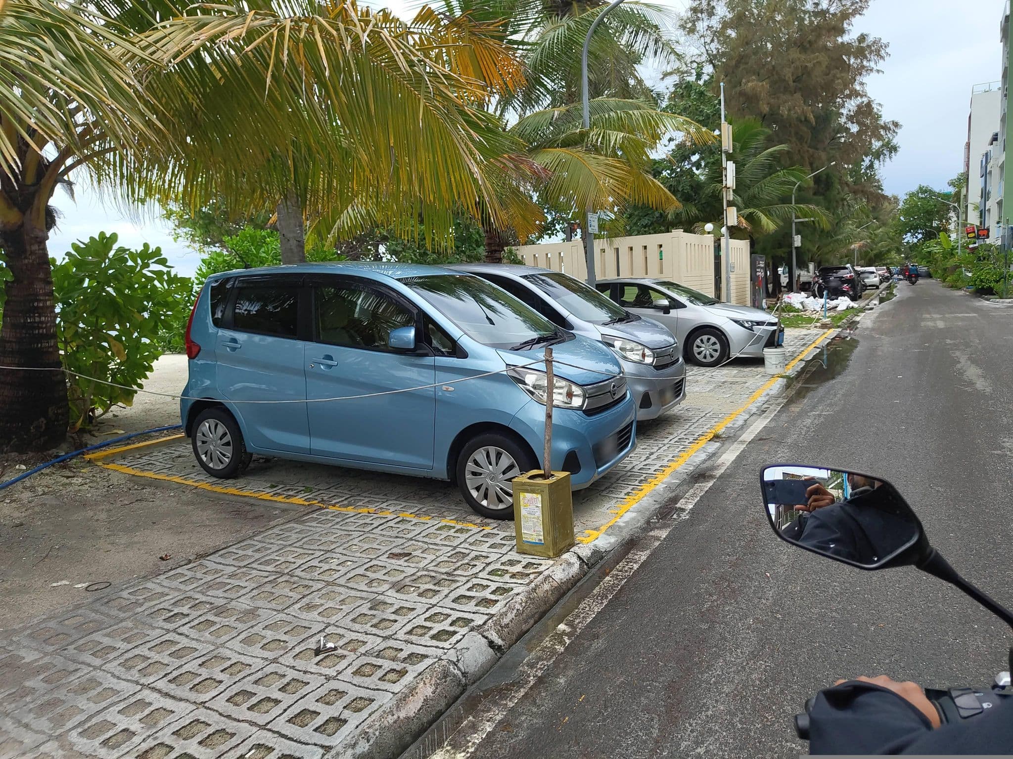Street view near The Aquzz, Hulhumale — © sameeh (CC BY-SA · Mapillary)