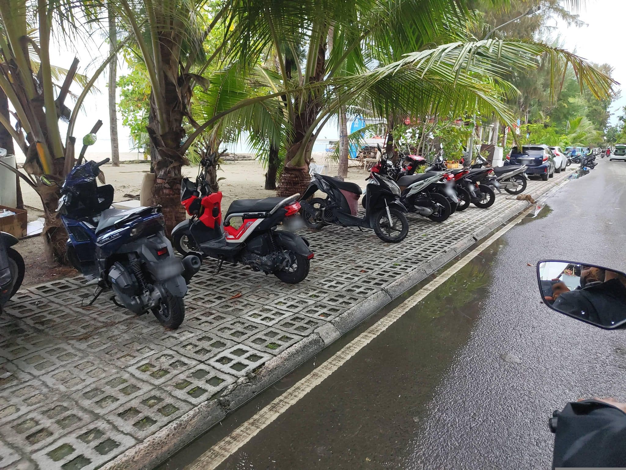 Street view near palm view Roof top, Hulhumale — © sameeh (CC BY-SA · Mapillary)