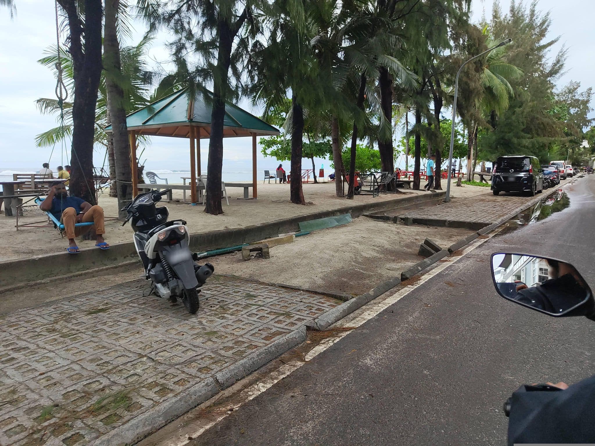 Street view near Loona Hotel, Hulhumale — © sameeh (CC BY-SA · Mapillary)