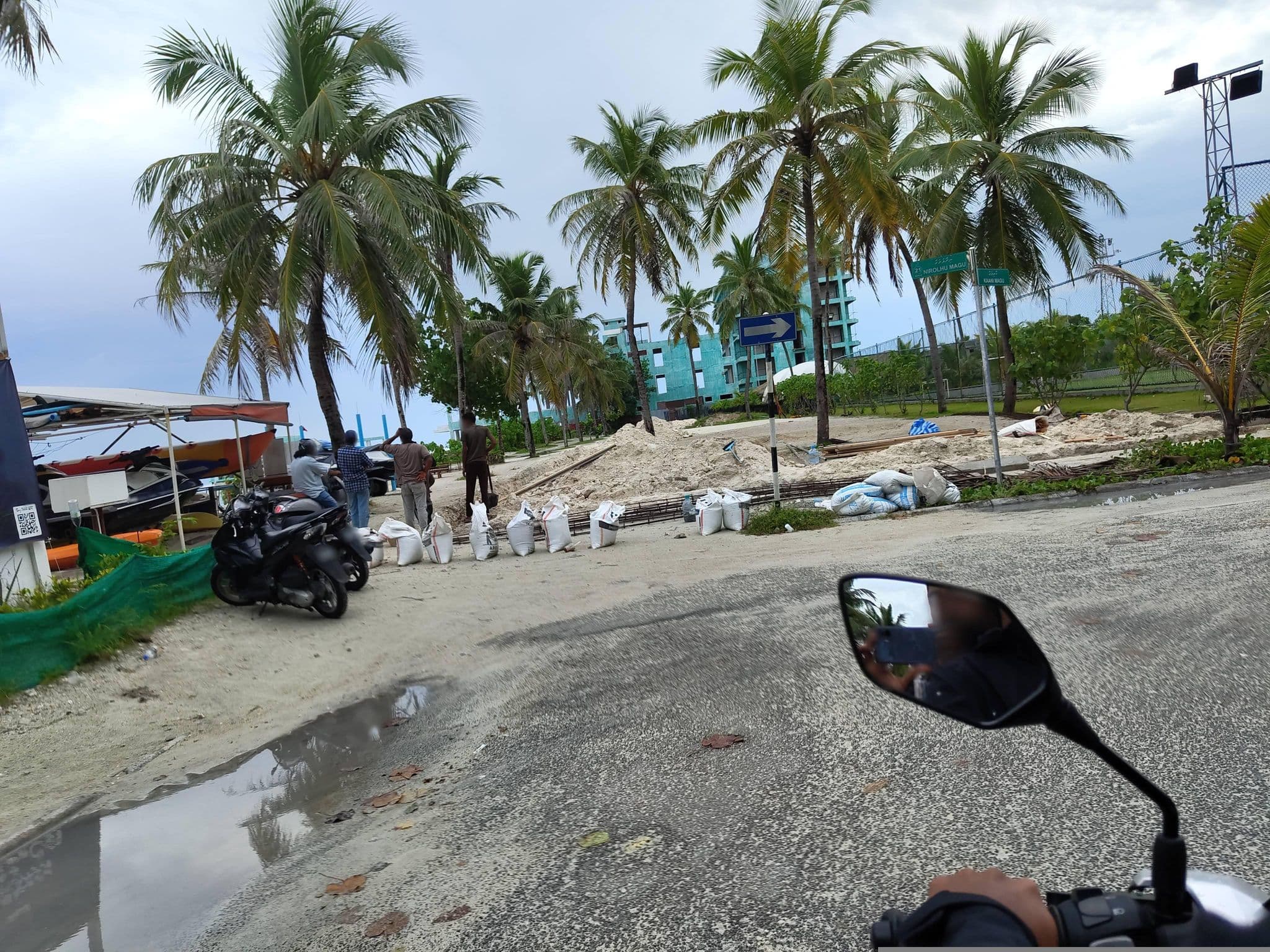 Street view near Chen Beach Inn, Hulhumale — © sameeh (CC BY-SA · Mapillary)