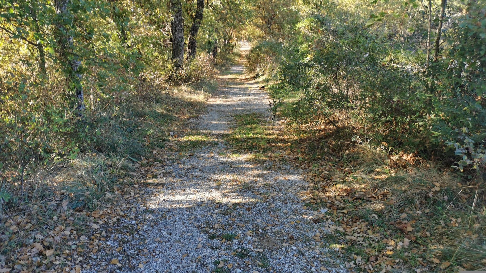 Street view near Commune Les Salles-sur-Verdon Aire de stationnement camping cars, Riez — © bernardvoyageur (CC BY-SA · Mapillary)