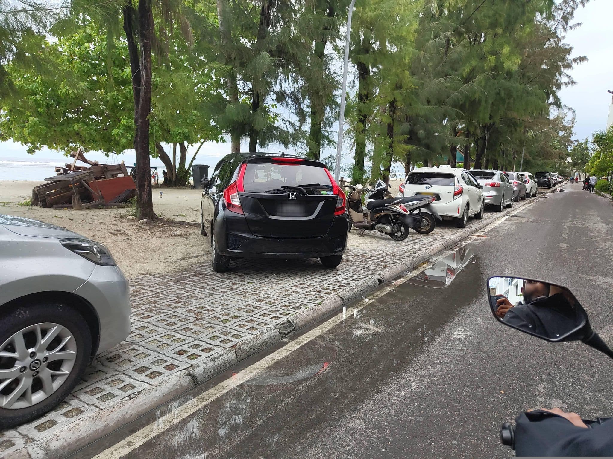 Street view near Beach Breeze and Spa, Hulhumale — © sameeh (CC BY-SA · Mapillary)