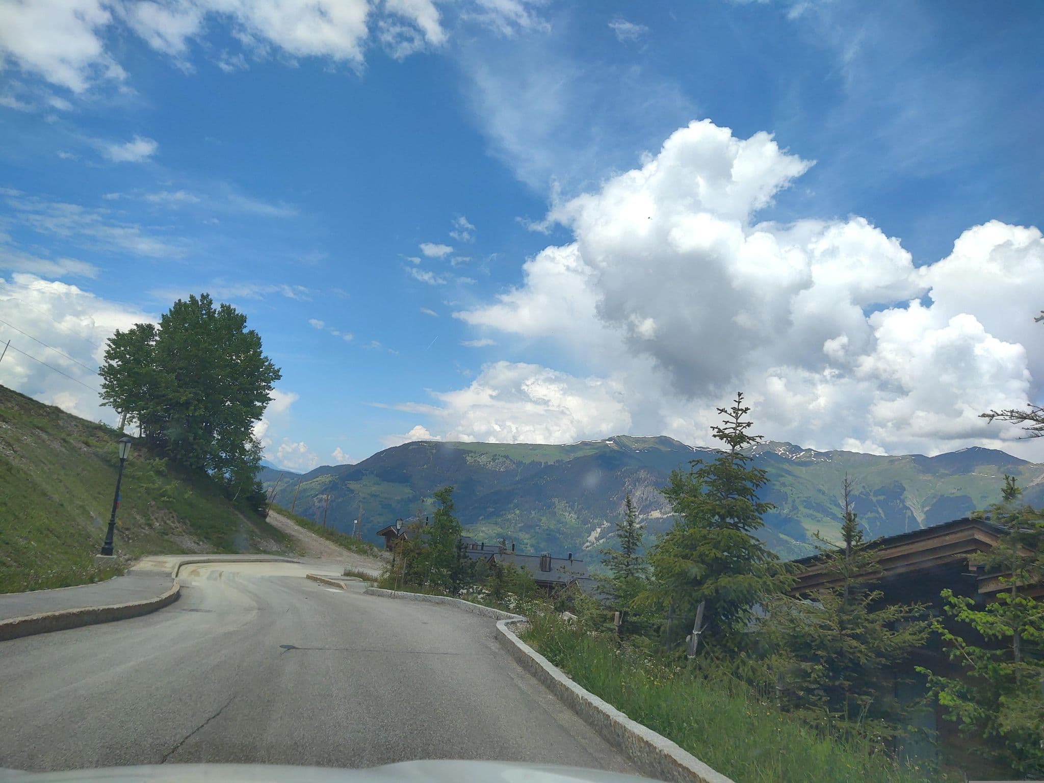 Street view near Chalets Ultima, Courchevel — © MatthieuF4FNE (CC BY-SA · Mapillary)