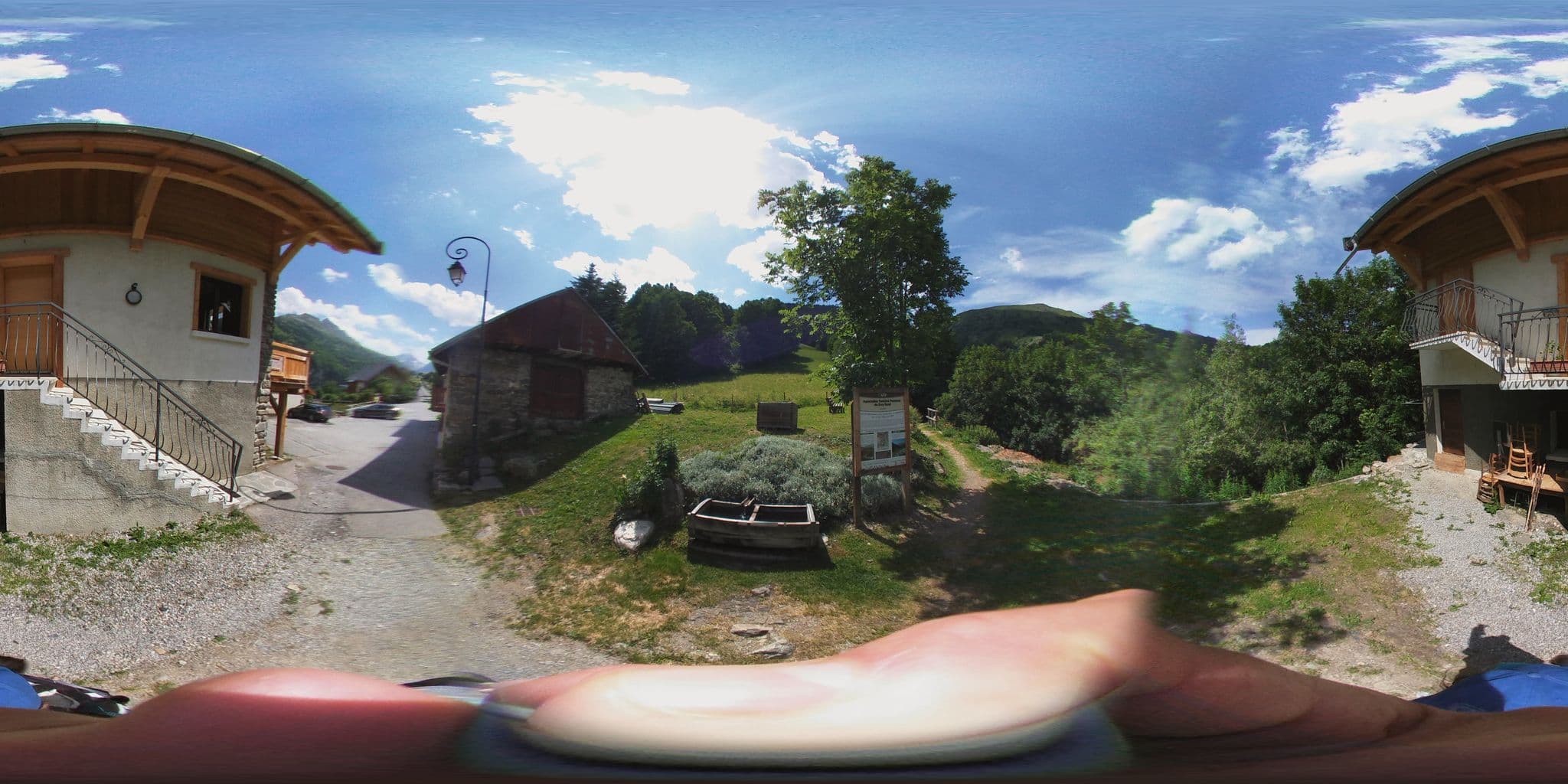 Street view near Le Baud'riez, Valloire