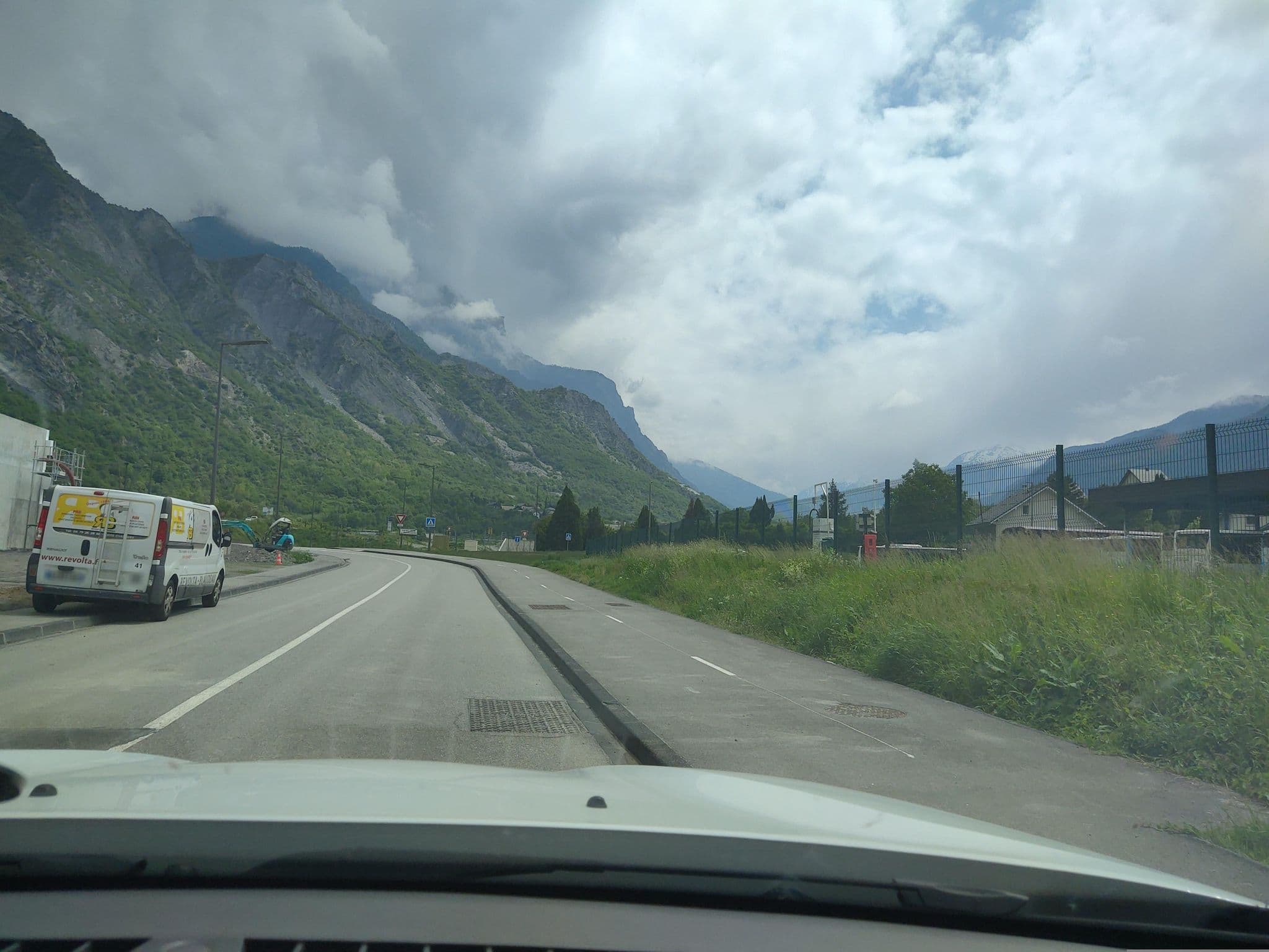 Street view near Hôtel Best Western Cœur de Maurienne, Villargondran — © MatthieuF4FNE (CC BY-SA · Mapillary)