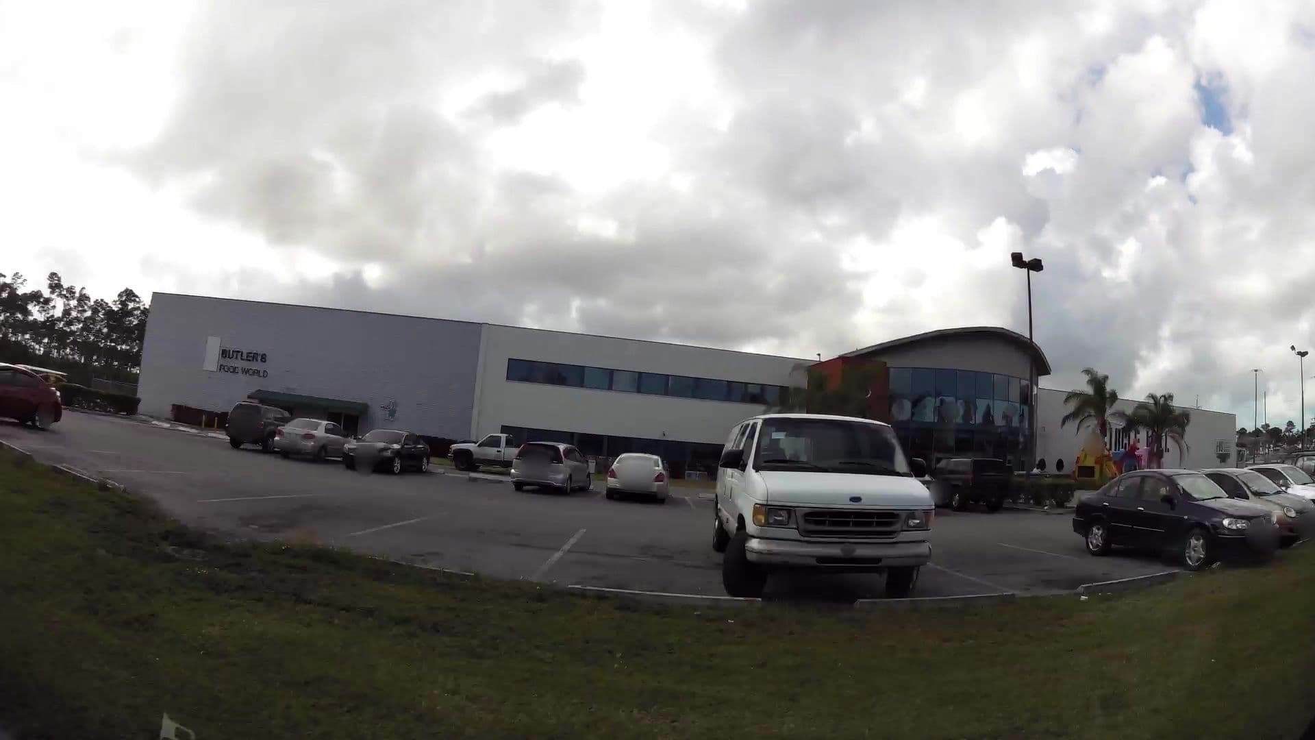 Street view near Royal Palm  Hotel, Harbour Island, Freeport — © kaartcam (CC BY-SA · Mapillary)