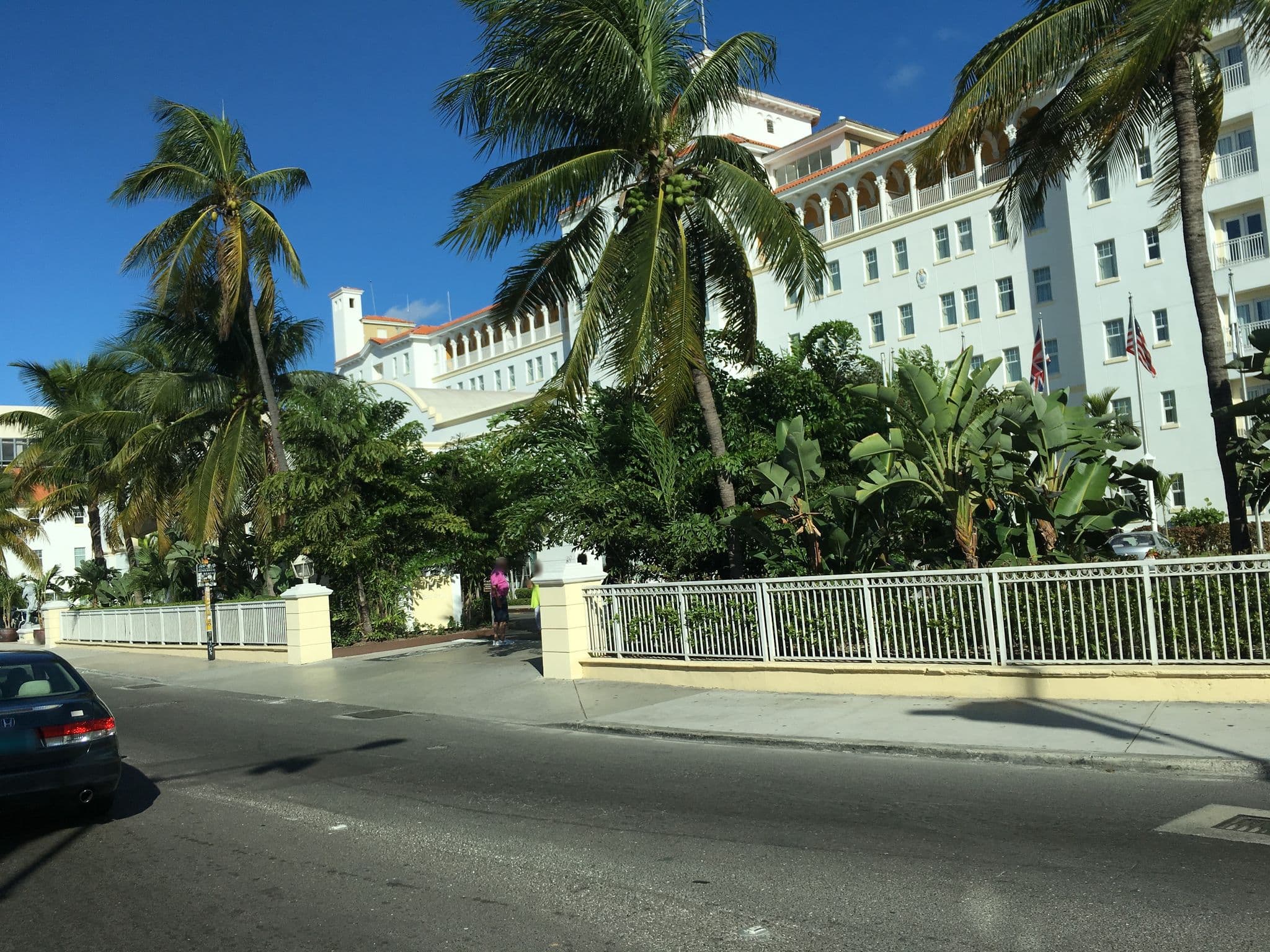 Street view near cocodimama, Nassau — © raveneye (CC BY-SA · Mapillary)