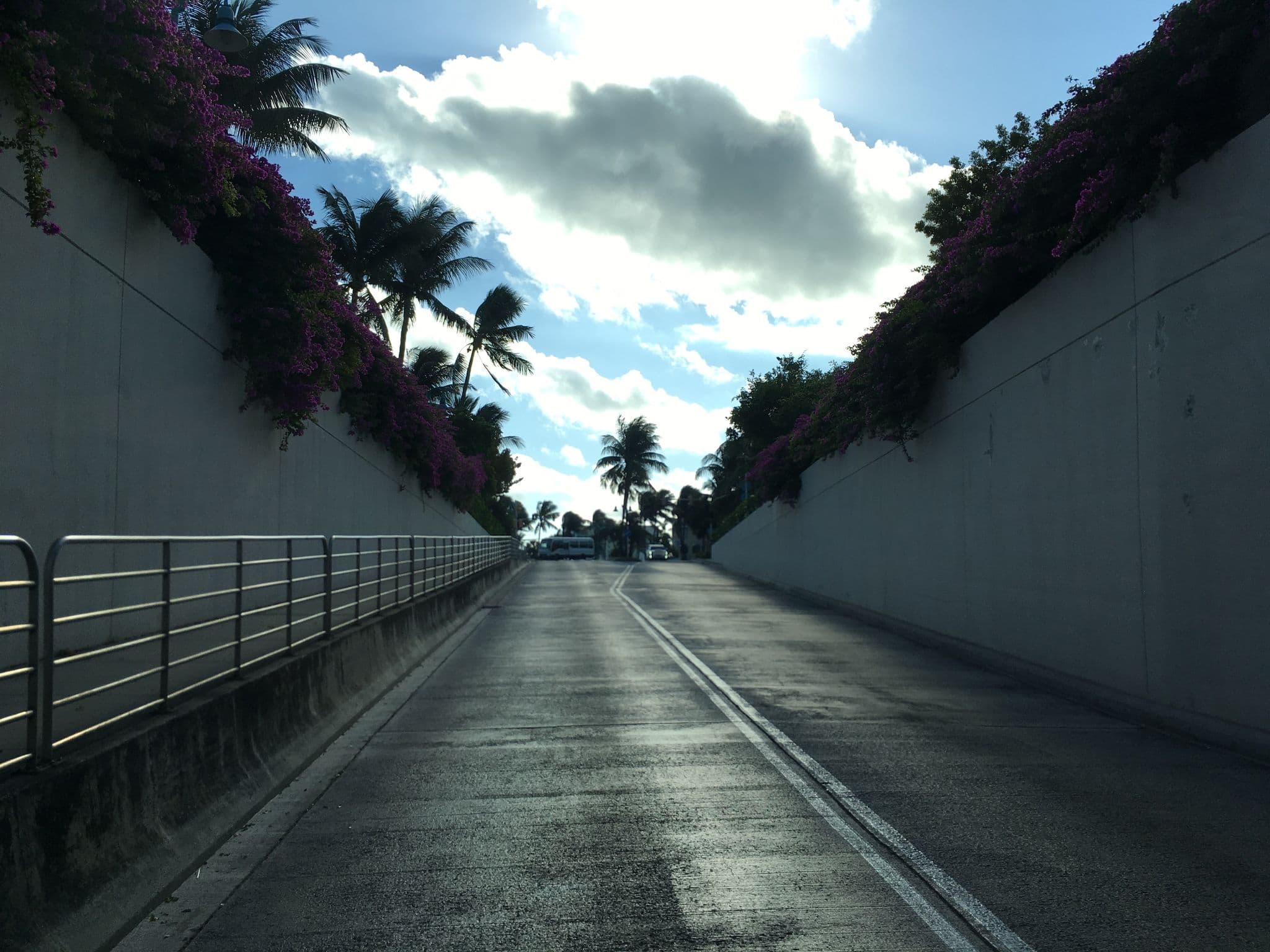 Street view near Harborside Resort At Alantis, Nassau — © raveneye (CC BY-SA · Mapillary)