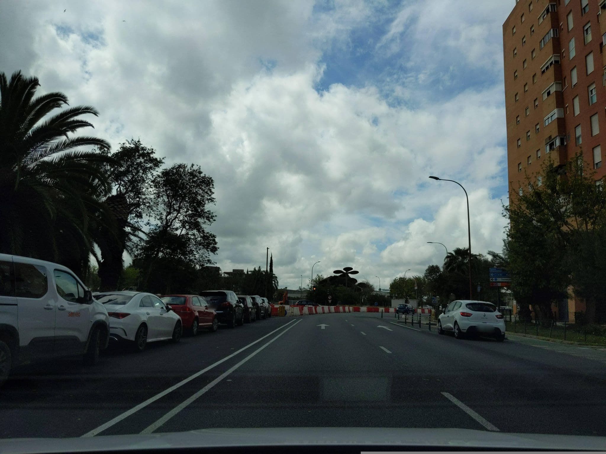 Street view near Hotel Vértice Sevilla, Valdezorras — © erlenmeyer (CC BY-SA · Mapillary)