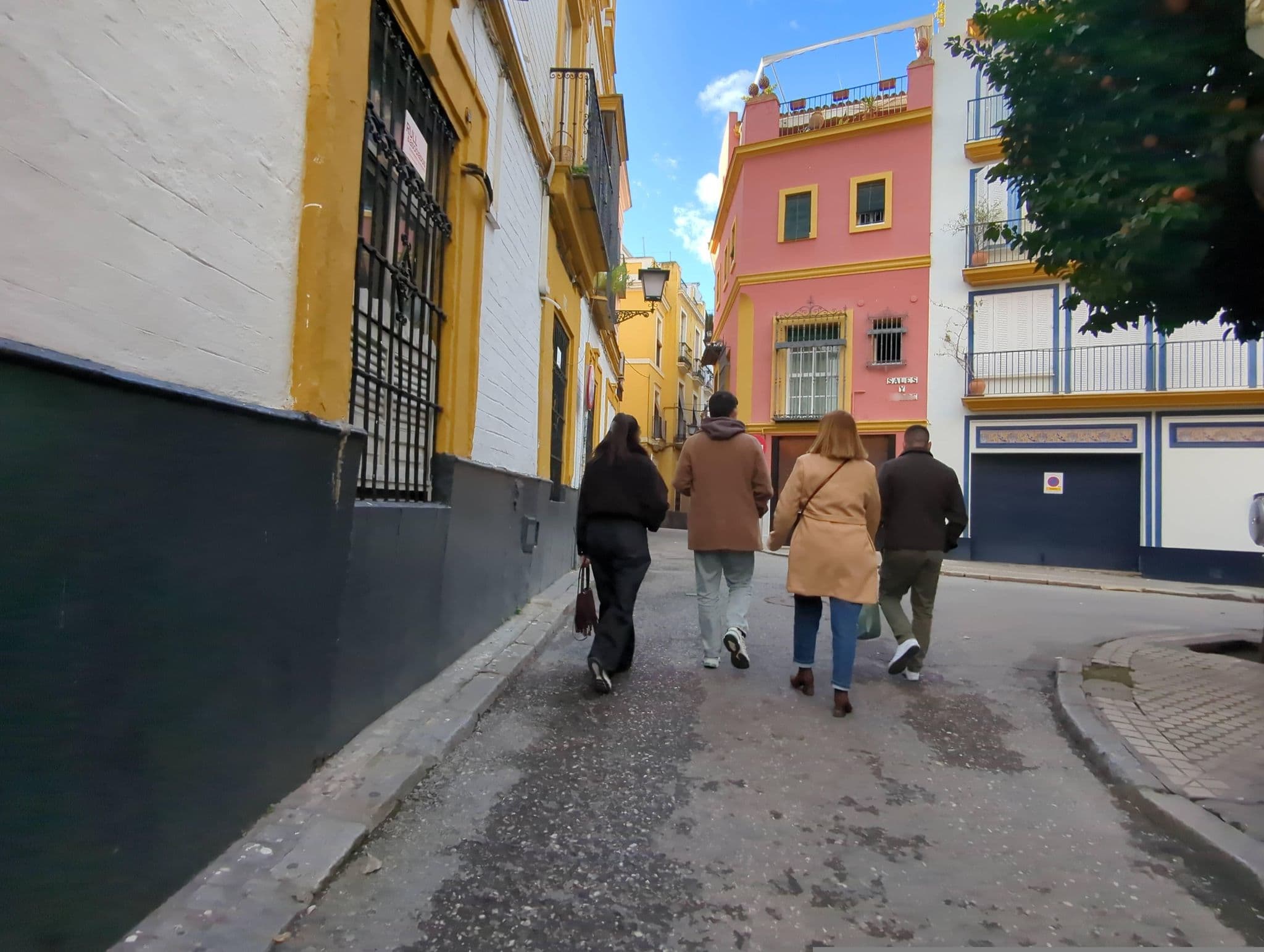 Street view near The Boutike Guesthouse, Sevilla — © miguel_andrade (CC BY-SA · Mapillary)