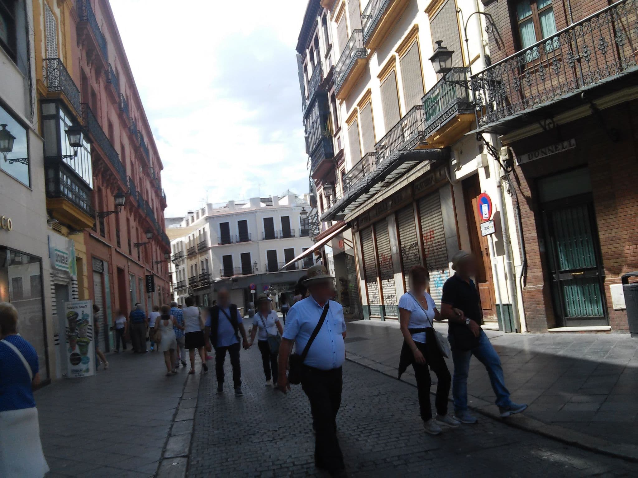 Street view near Apartamentos Core Suites Sevilla, Sevilla — © armelo (CC BY-SA · Mapillary)