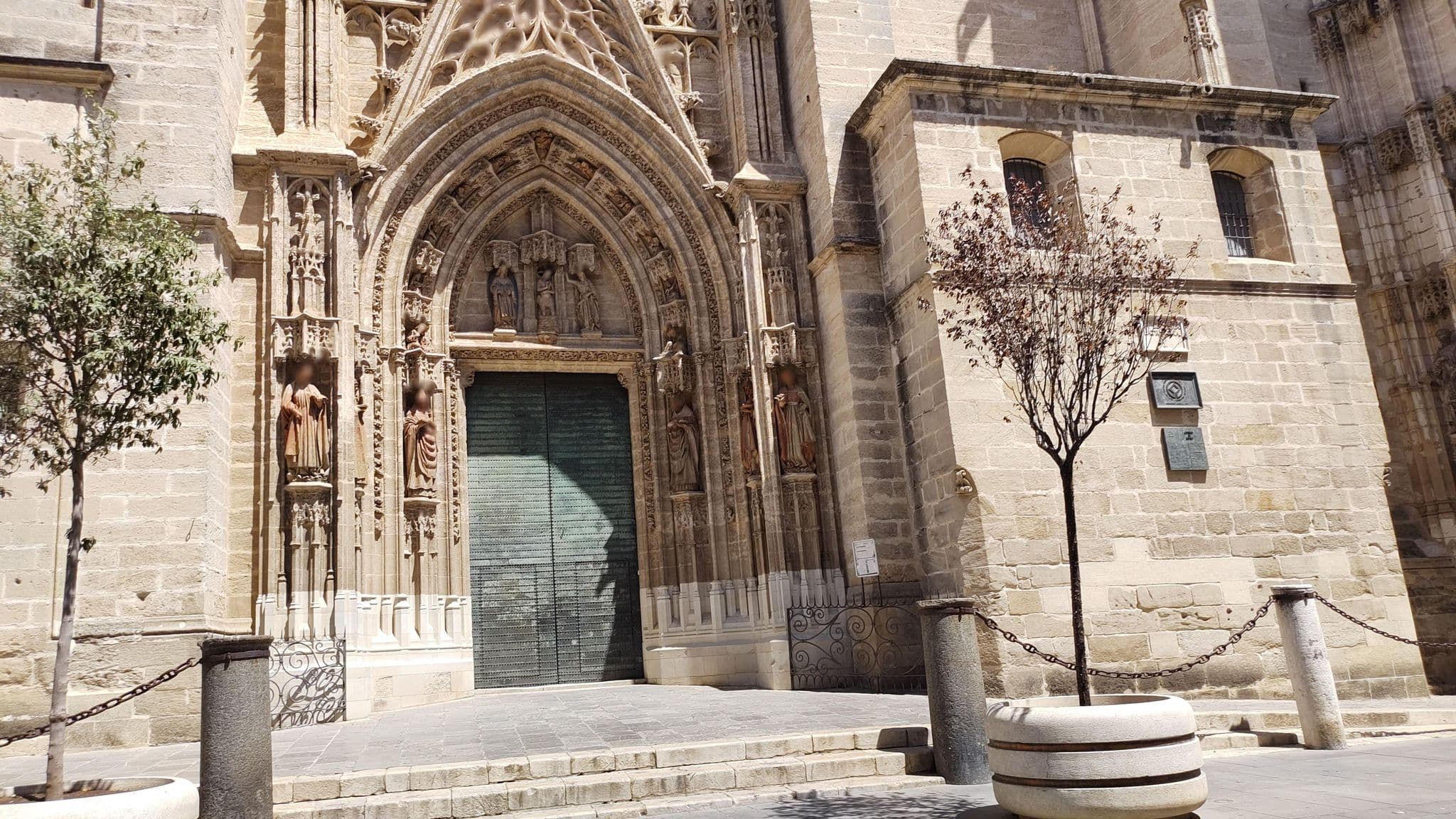 Street view near Puerta Catedral Suites, Sevilla — © rsandu (CC BY-SA · Mapillary)