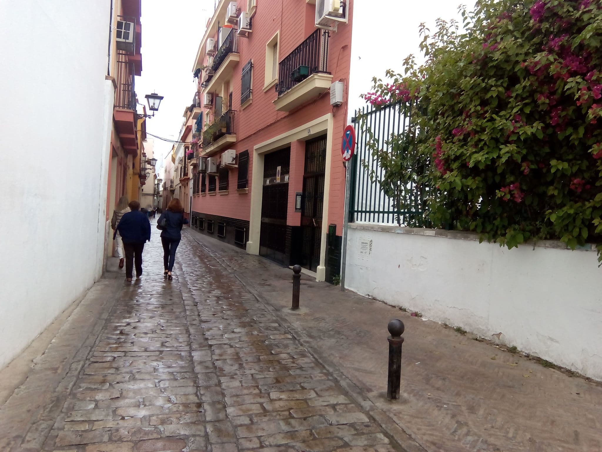 Street view near Azahar de Sevilla Apartments, Sevilla — © anarey (CC BY-SA · Mapillary)