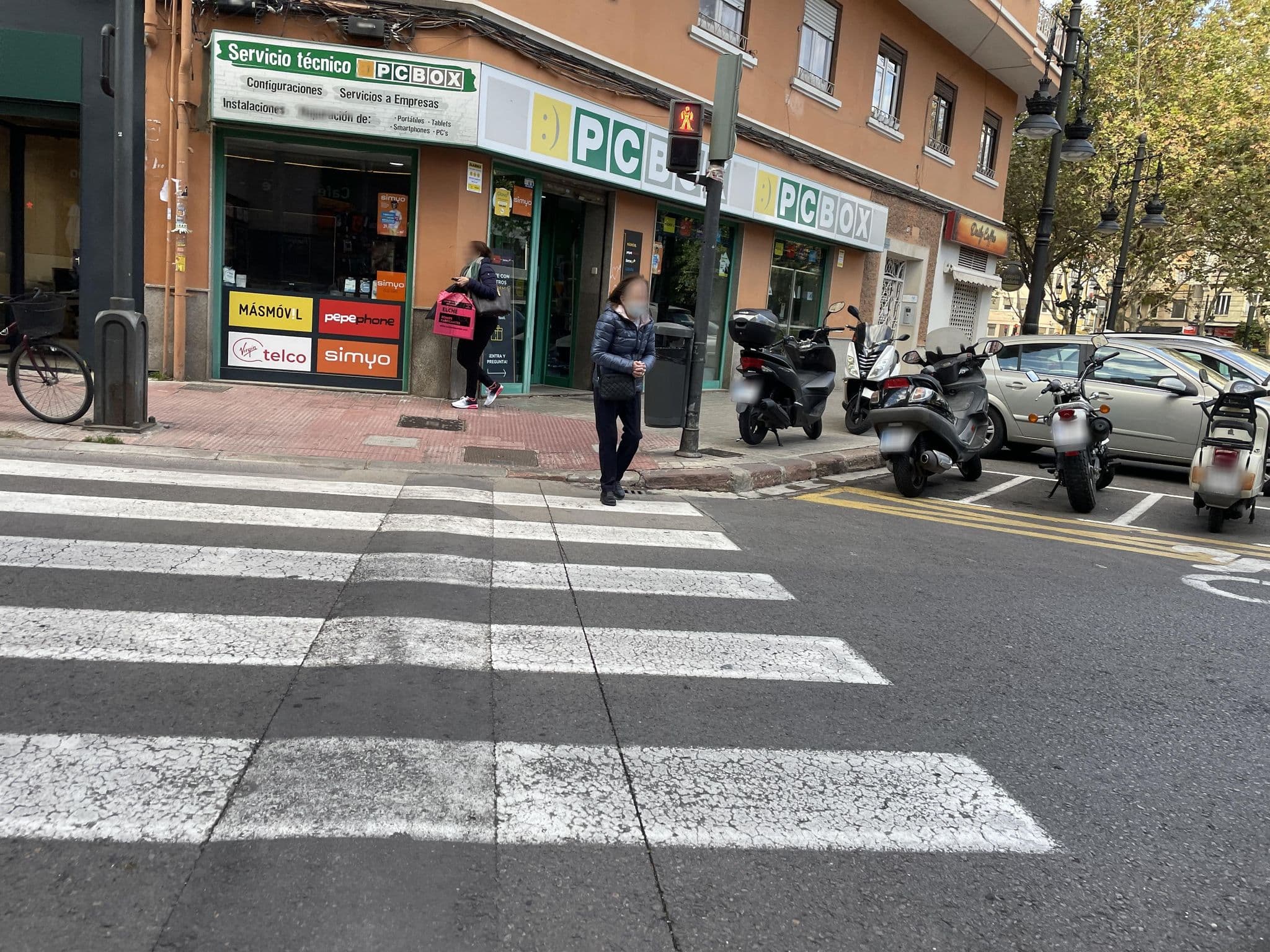 Street view near AC Apartments, Valencia — © asturksever (CC BY-SA · Mapillary)