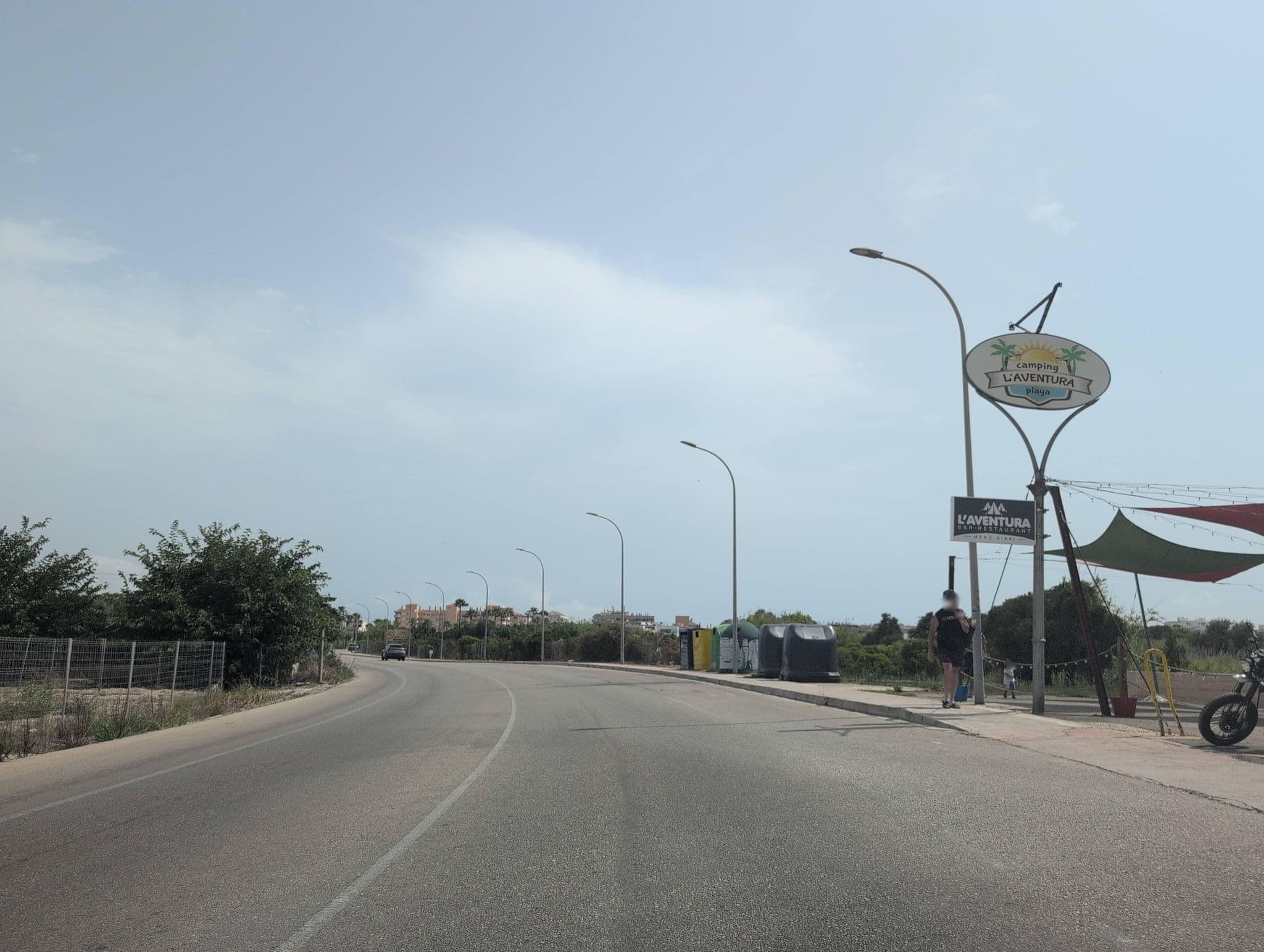 Street view near Camping L'Aventura: Bungalows y parcelas, en Daimús, Valencia, Daimús — © Albergarri788 (CC BY-SA · Mapillary)