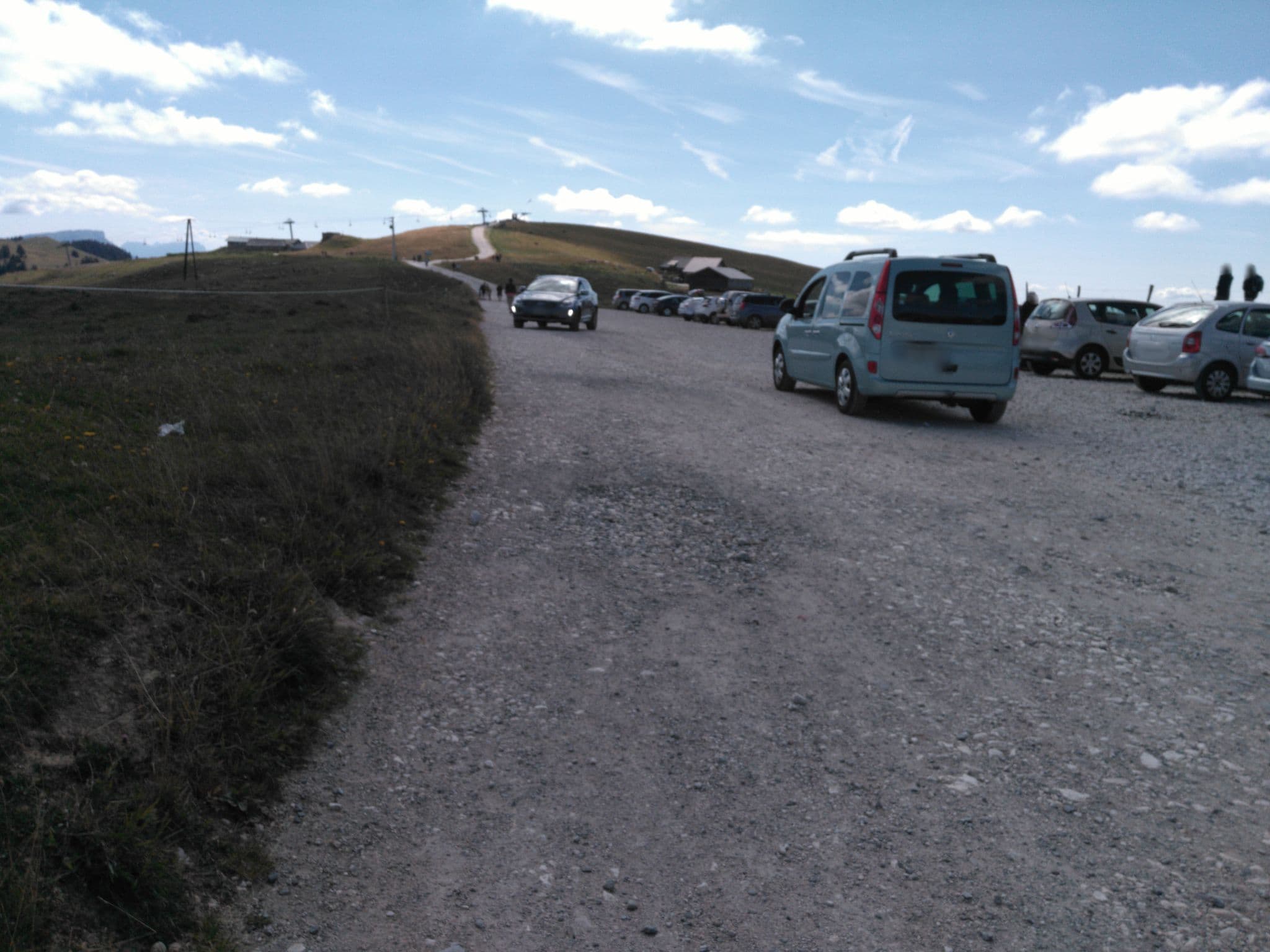Street view near Aire de bivouac, Gruffy — © vho (CC BY-SA · Mapillary)