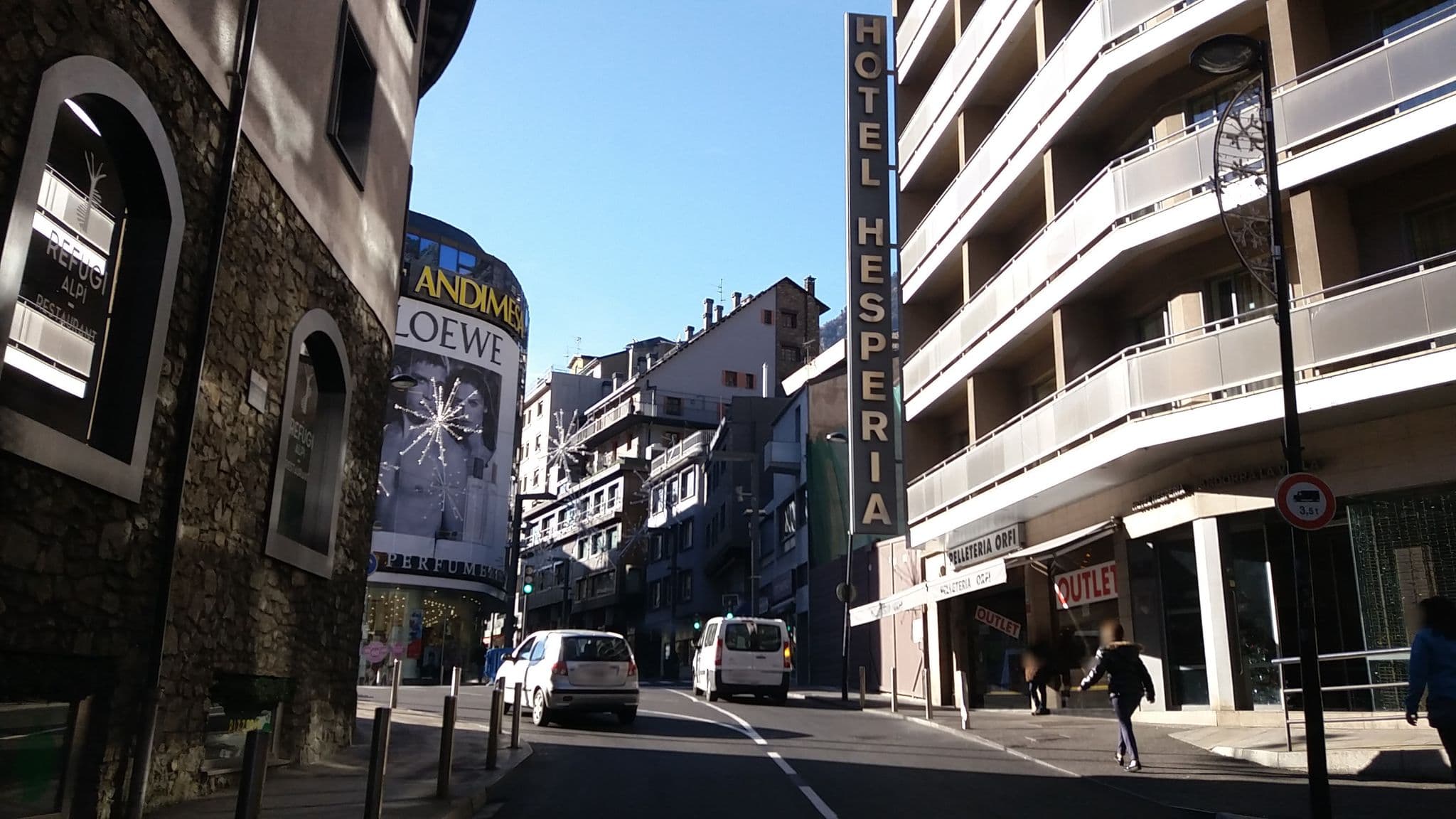 Street view near Hesperia Hotel Andorra la Vella, les Escaldes — © egofer (CC BY-SA · Mapillary)