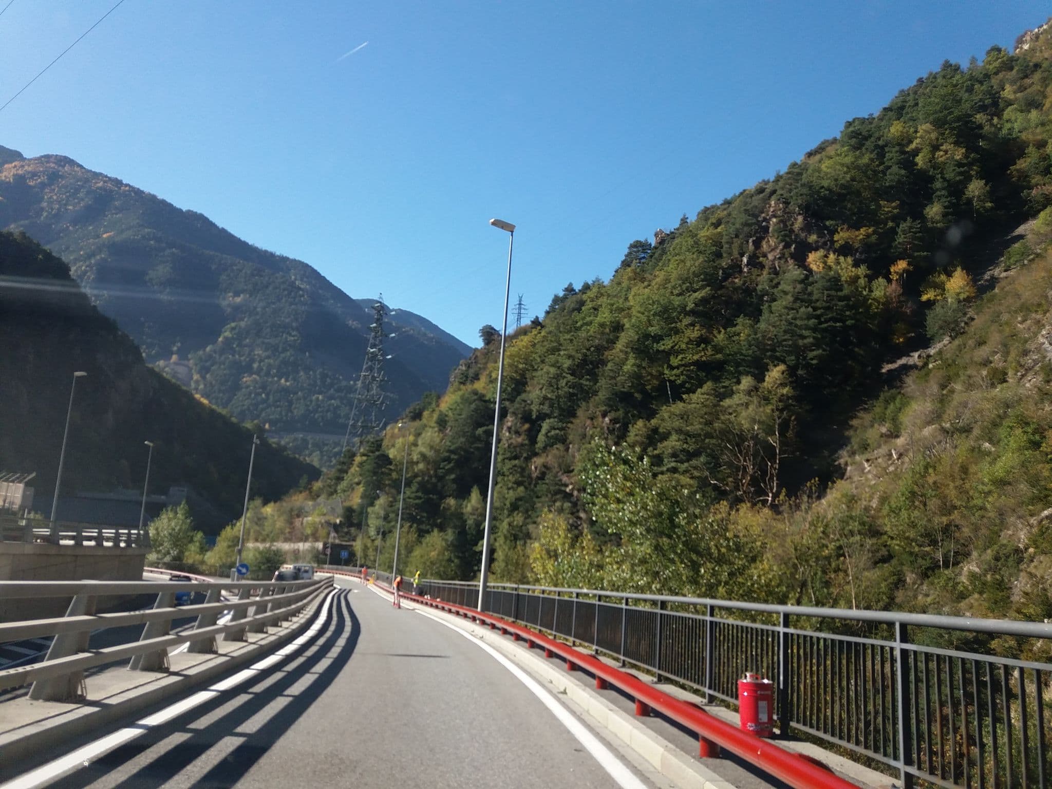 Street view near Pierre & Vacances Résidence Andorra El Tarter, Vila — © egofer (CC BY-SA · Mapillary)
