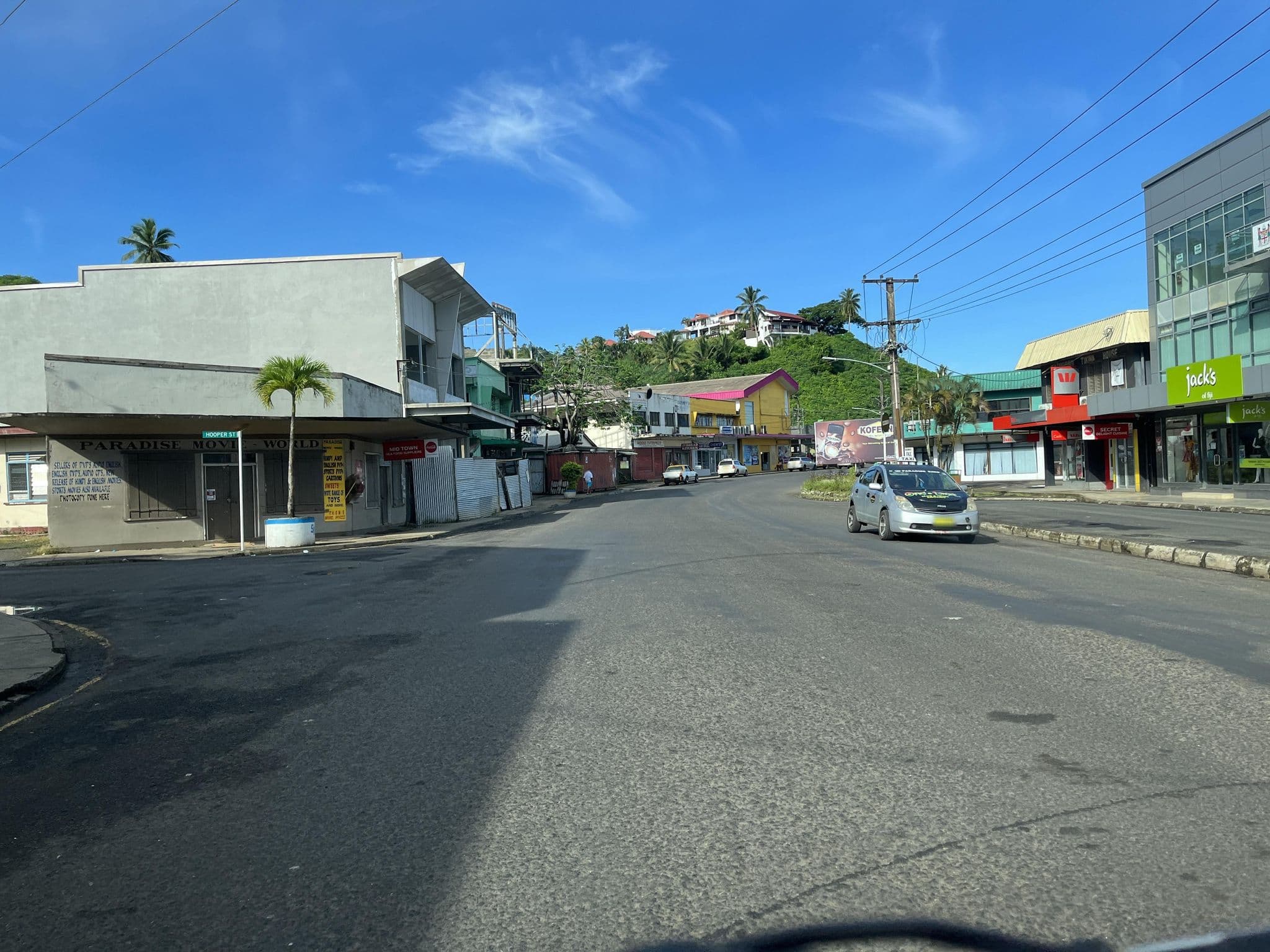 Street view near The Pearl Shack, Savusavu — © MandyShen (CC BY-SA · Mapillary)