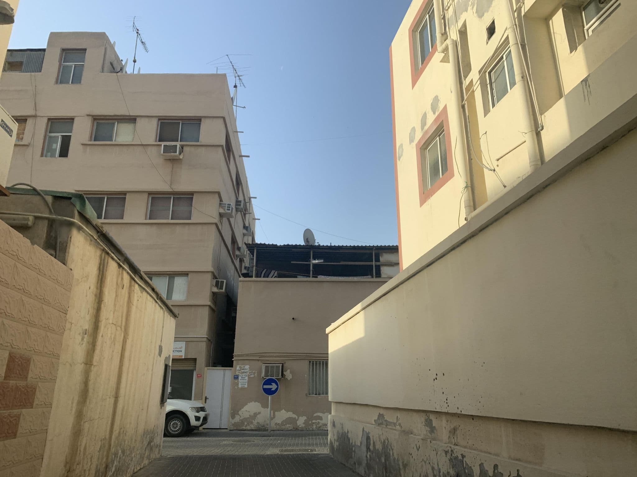 Street view near Gulf Hotel, Manama — © sherif1234 (CC BY-SA · Mapillary)