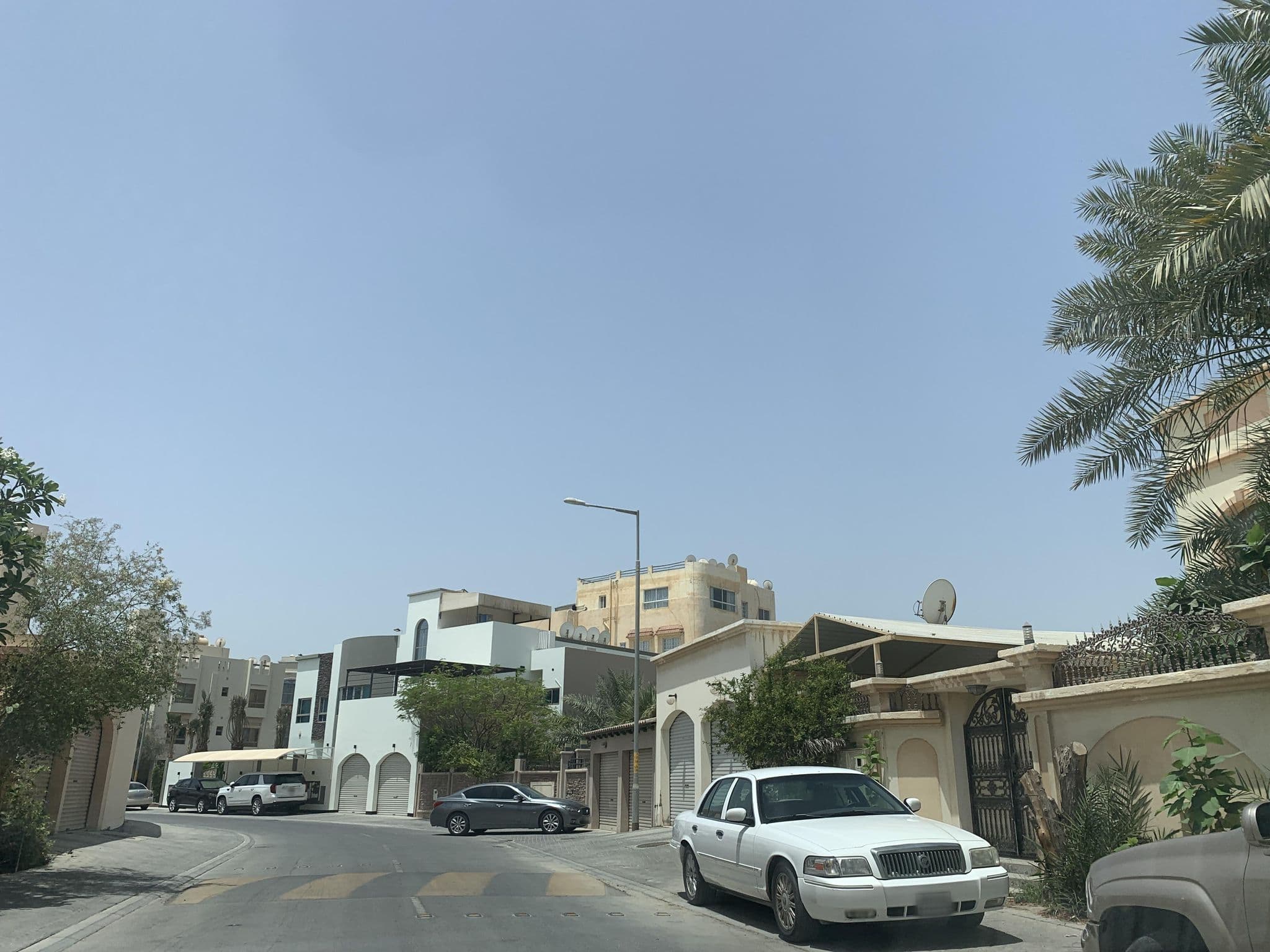 Street view near Zee's Bed Room, Madīnat ‘Īsá — © sherif1234 (CC BY-SA · Mapillary)