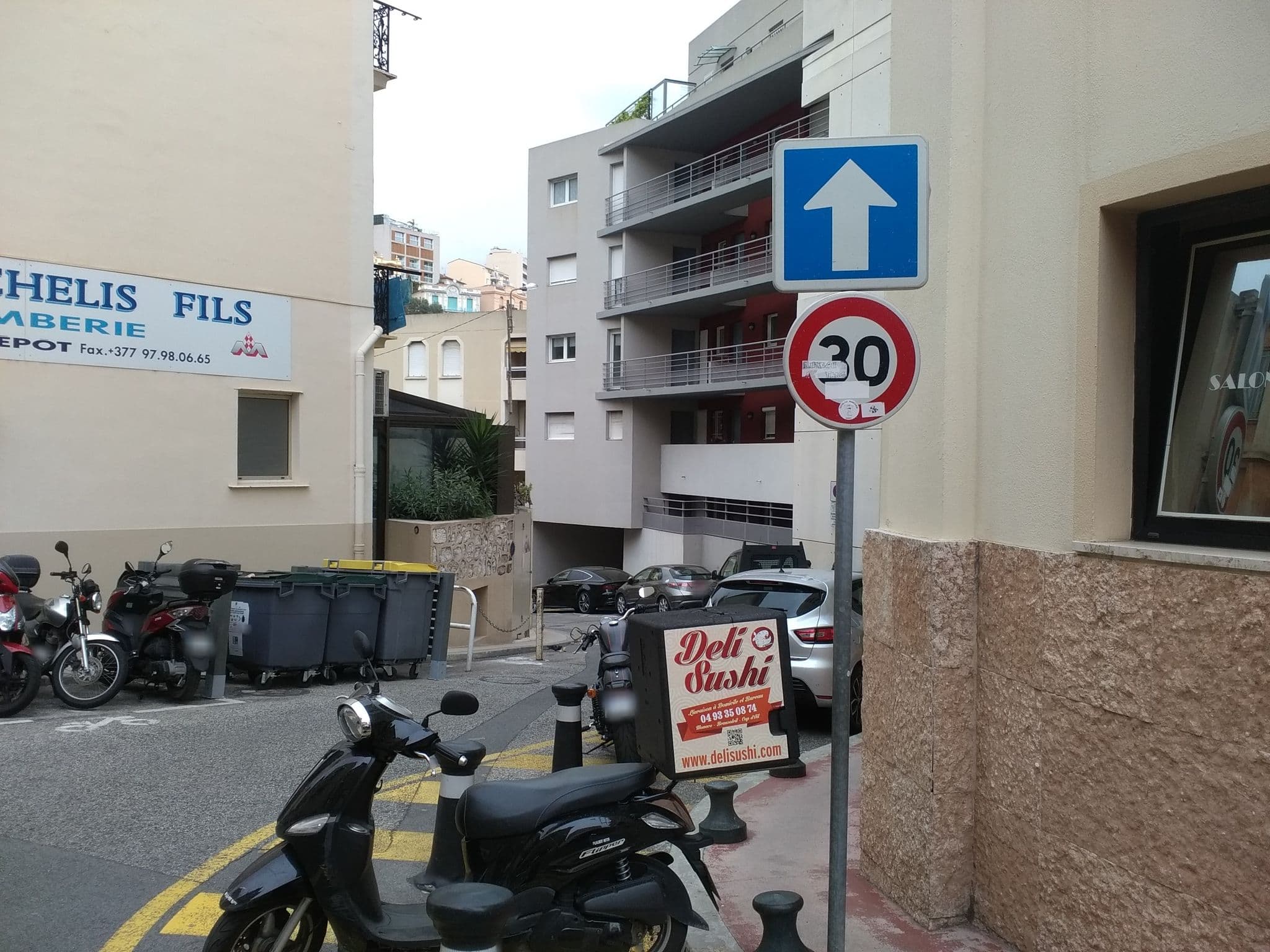 Street view near Hôtel le Forum, Moneghetti — © yod4z (CC BY-SA · Mapillary)