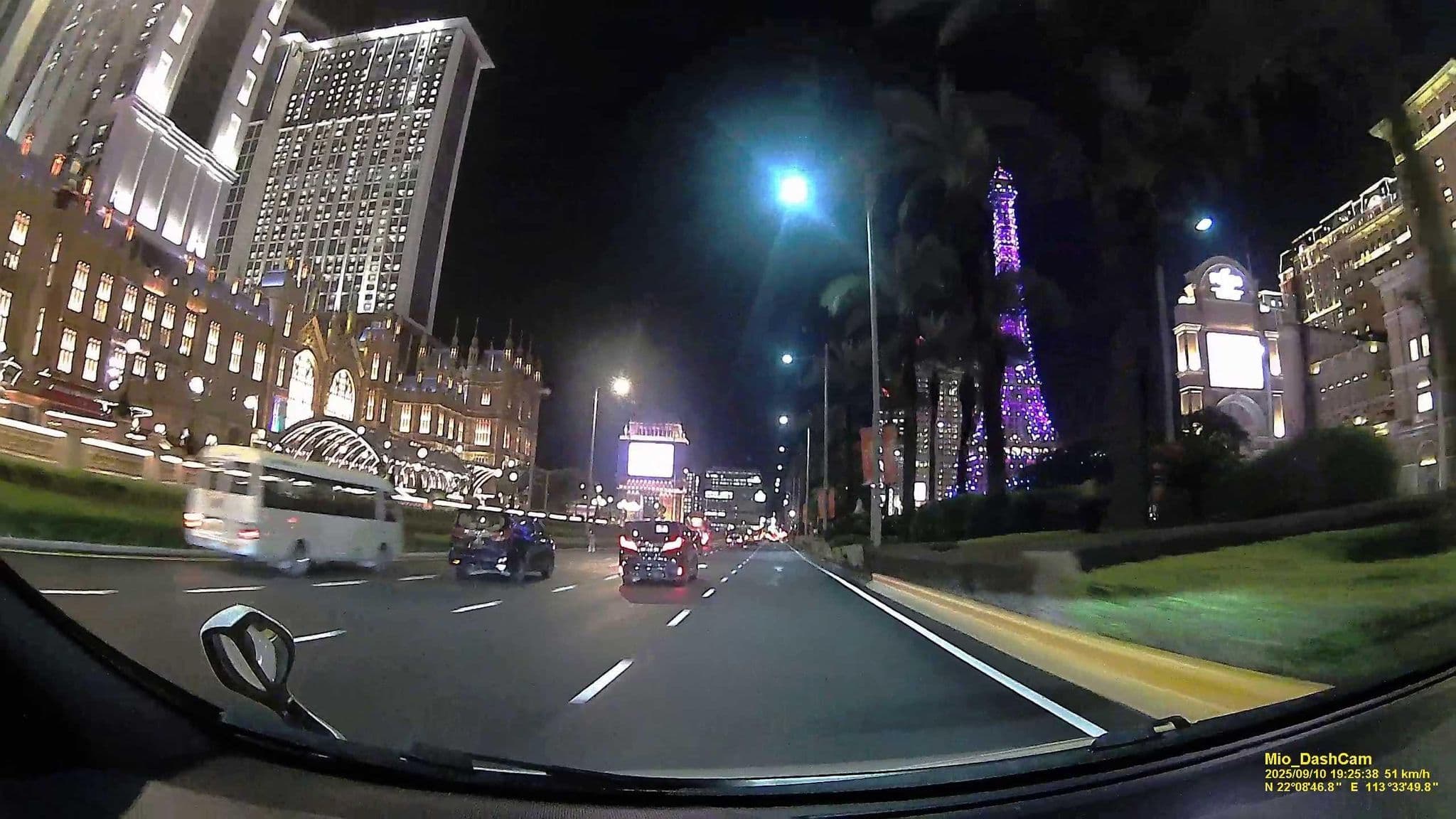 Street view near Sands Cotai Central 金沙城中心, Taipa — © hcyen (CC BY-SA · Mapillary)