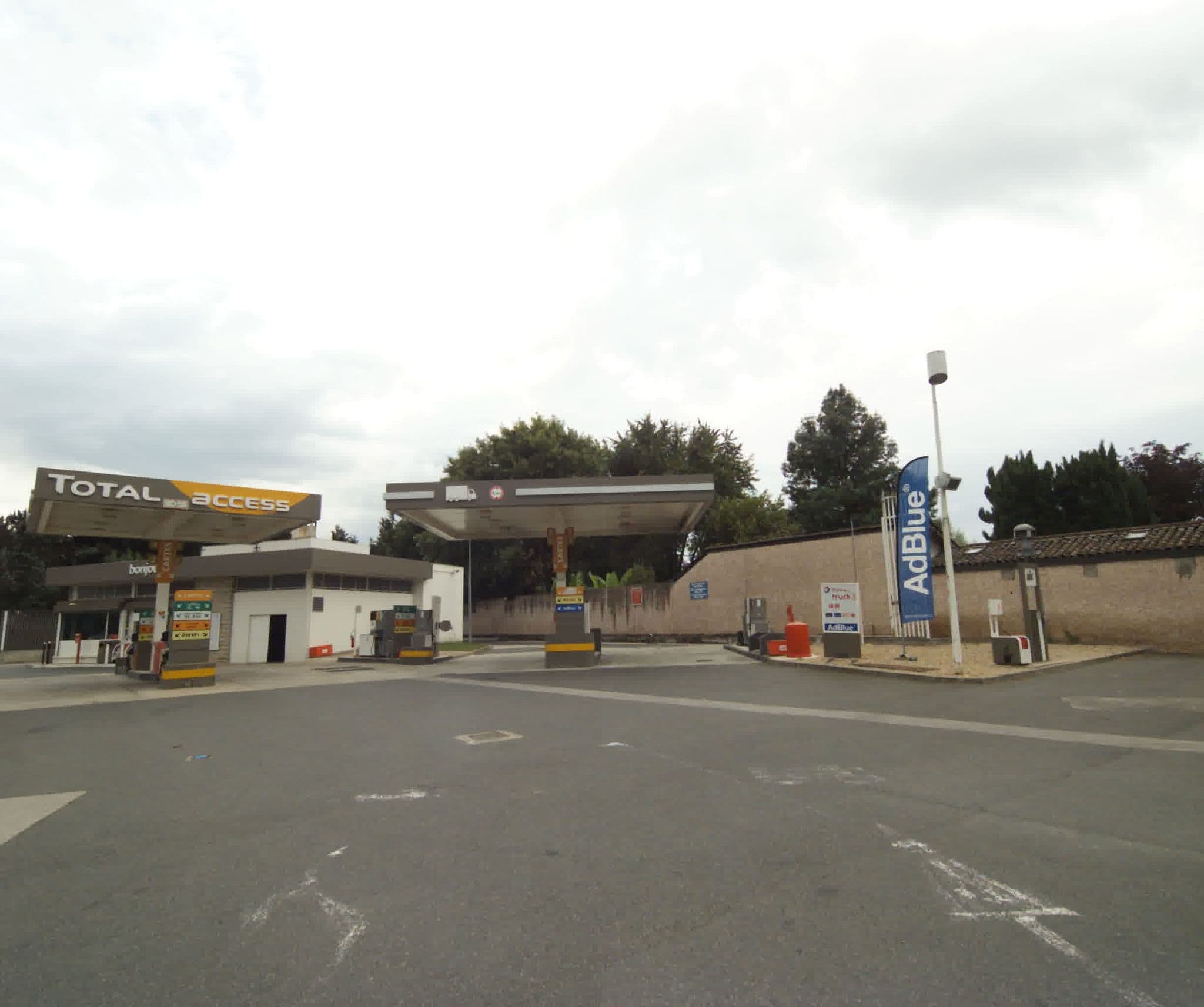 Street view near Village Motel, Tournus — © sogefi (CC BY-SA · Mapillary)