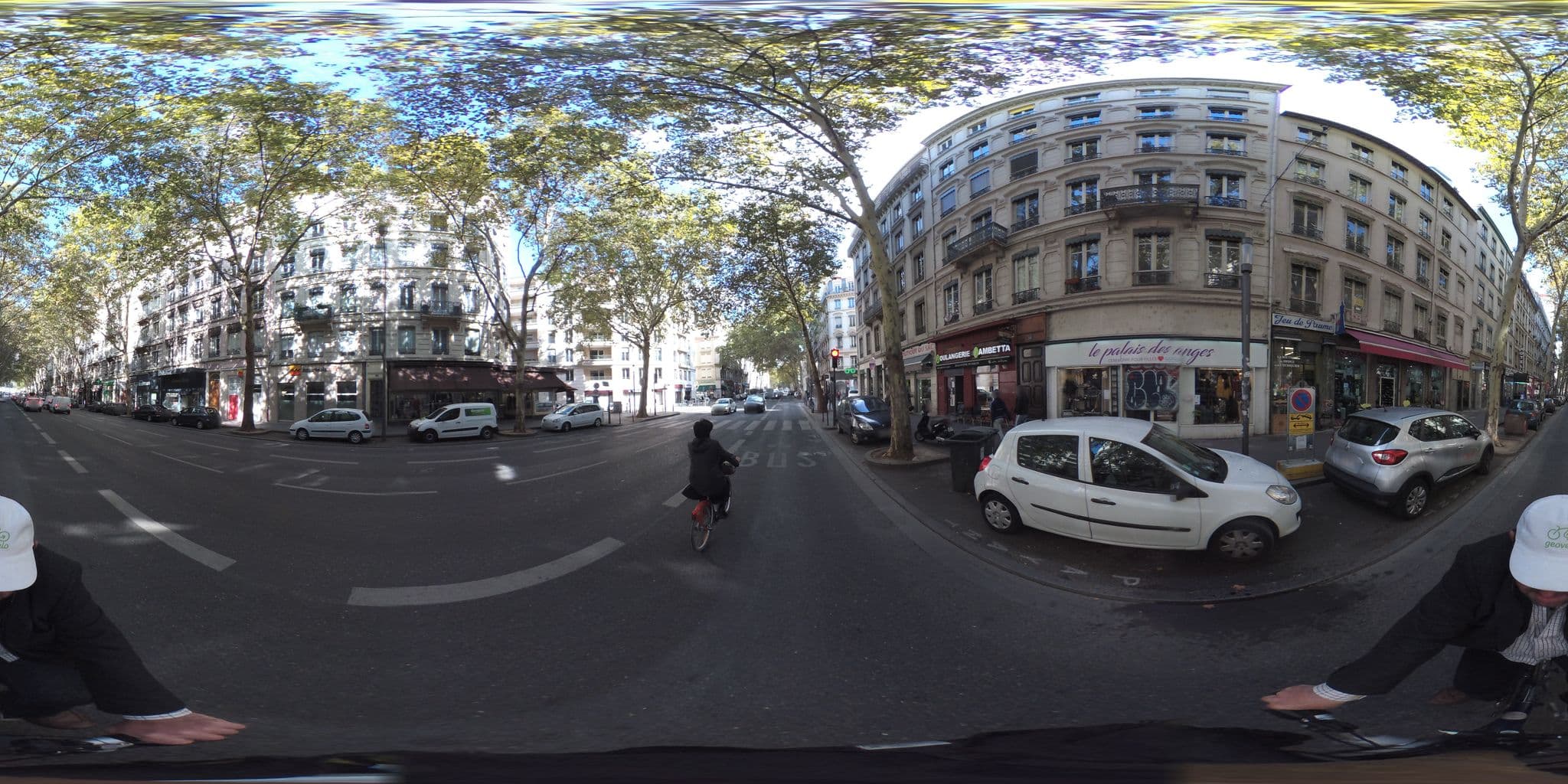 Street view near Hôtel des Noailles, Lyon — © simon_geovelo (CC BY-SA · Mapillary)