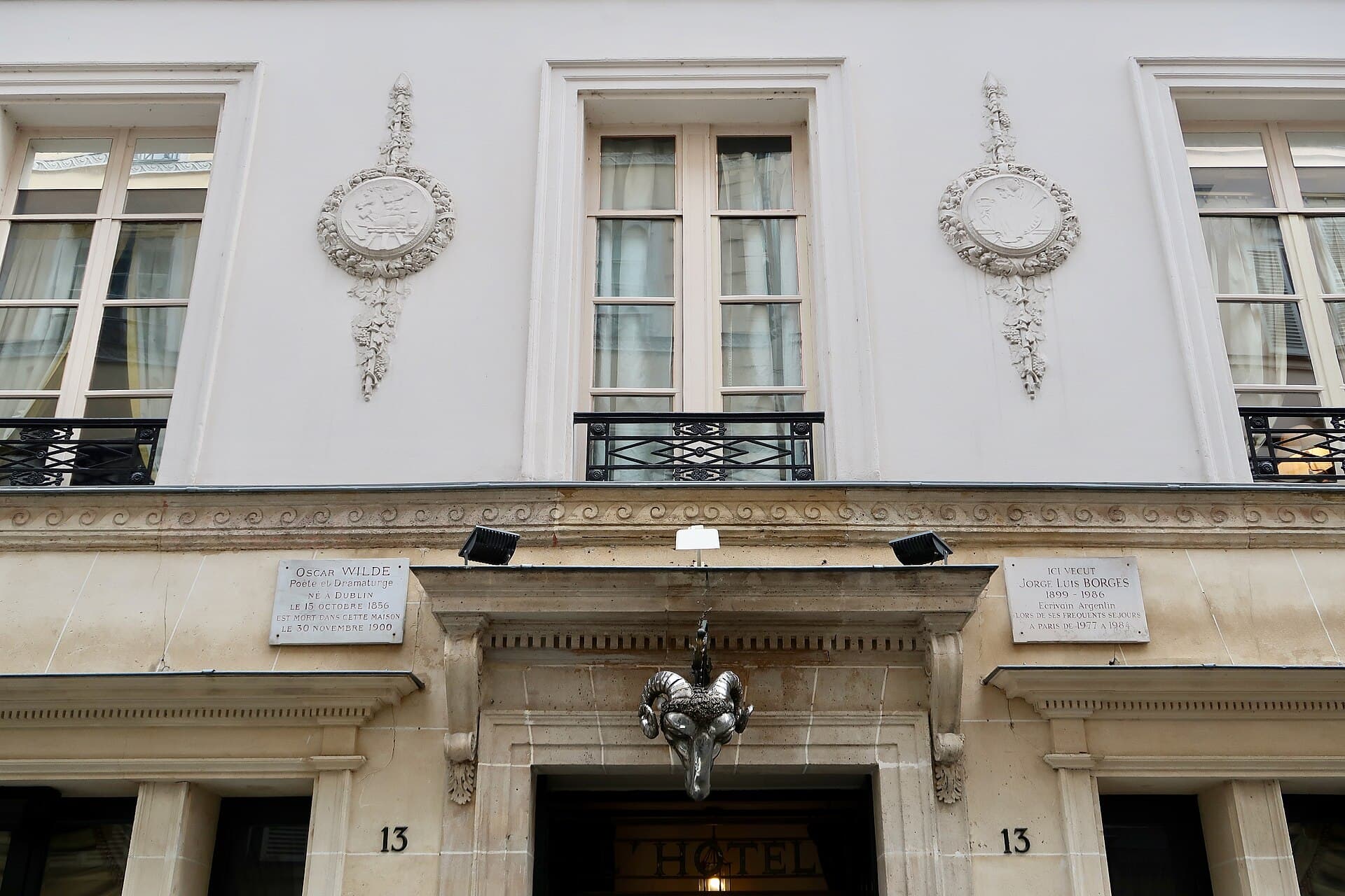L'Hôtel (via Wikimedia Commons, CC BY-SA 4.0)