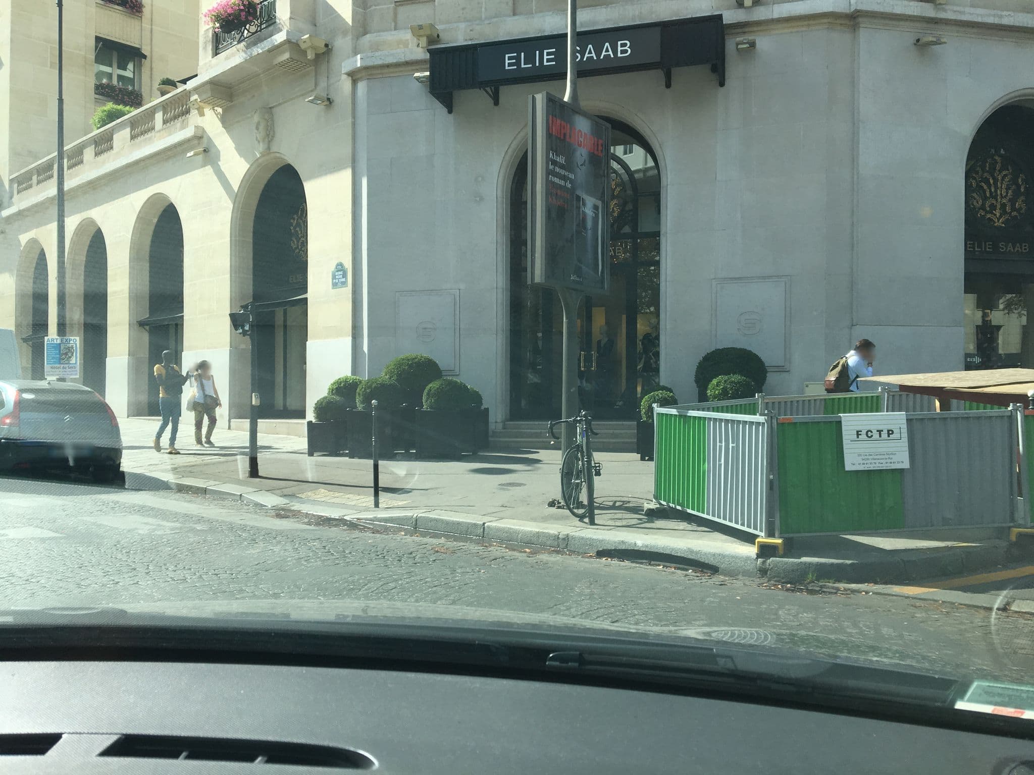 Street view near Four Seasons Hôtel George V, Paris 08 Élysée