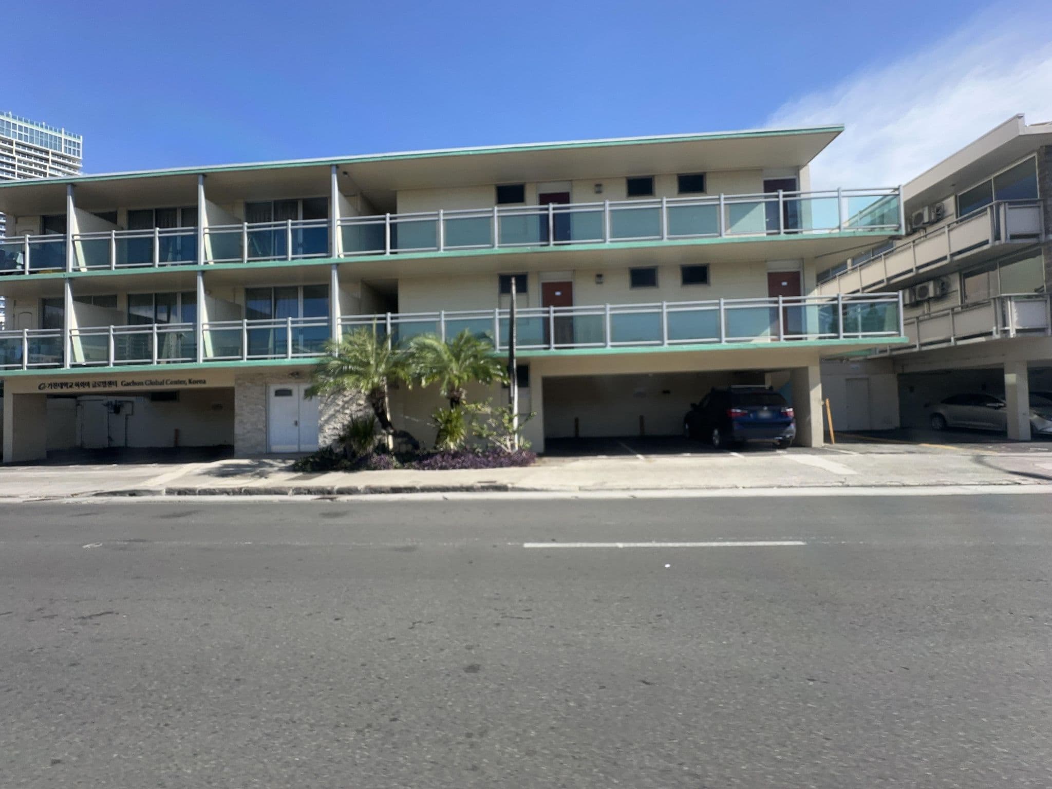 Street view near Hawaii Gachon Global Center, Waikīkī — © quickness805 (CC BY-SA · Mapillary)