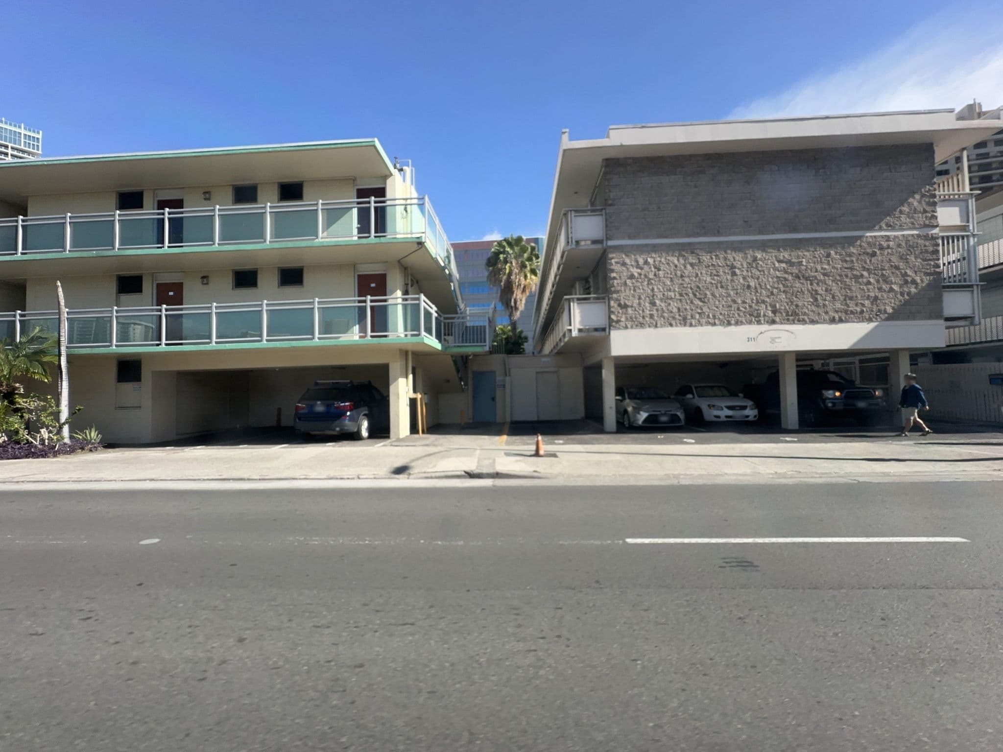Street view near Kellys Oasis Living, Waikīkī — © quickness805 (CC BY-SA · Mapillary)