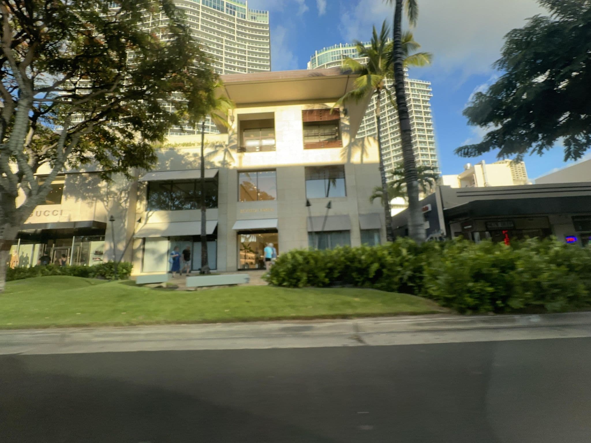 Street view near Polynesian Plaza, Waikīkī — © quickness805 (CC BY-SA · Mapillary)