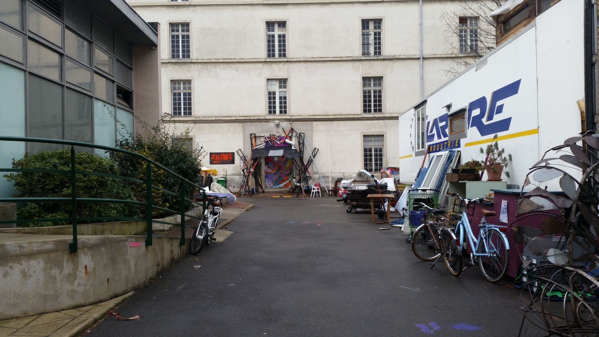 Street view near Paris Reuilly - Aparthotels Adagio, Sainte-Marguerite — © herdir (CC BY-SA · Mapillary)