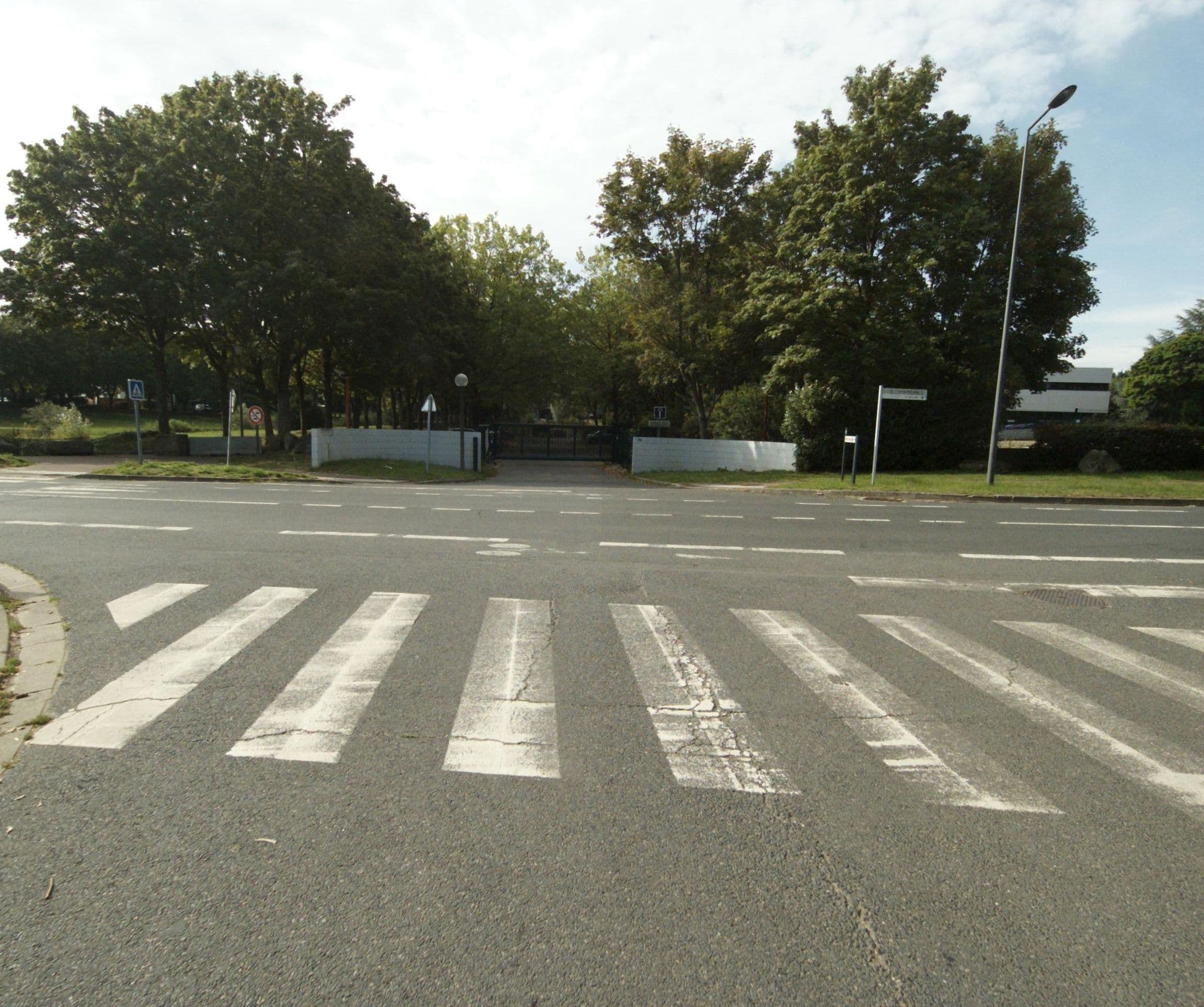 Street view near Bonsai, Osny — © service_geomatique (CC BY-SA · Mapillary)