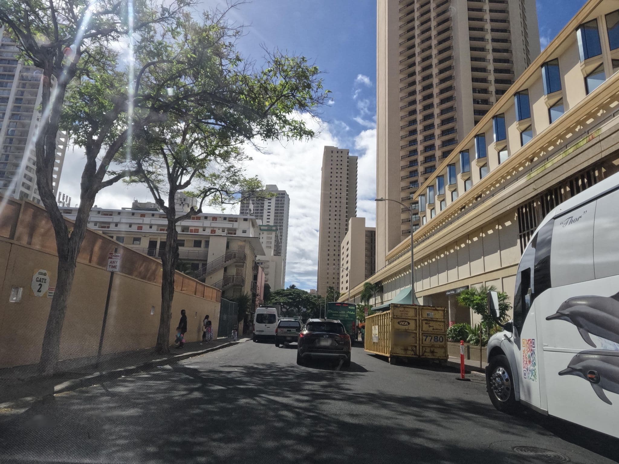 Street view near Waikiki Hana Hotel, Diamond Head / Kapahulu / Saint Louis Heights — © rsnaru (CC BY-SA · Mapillary)