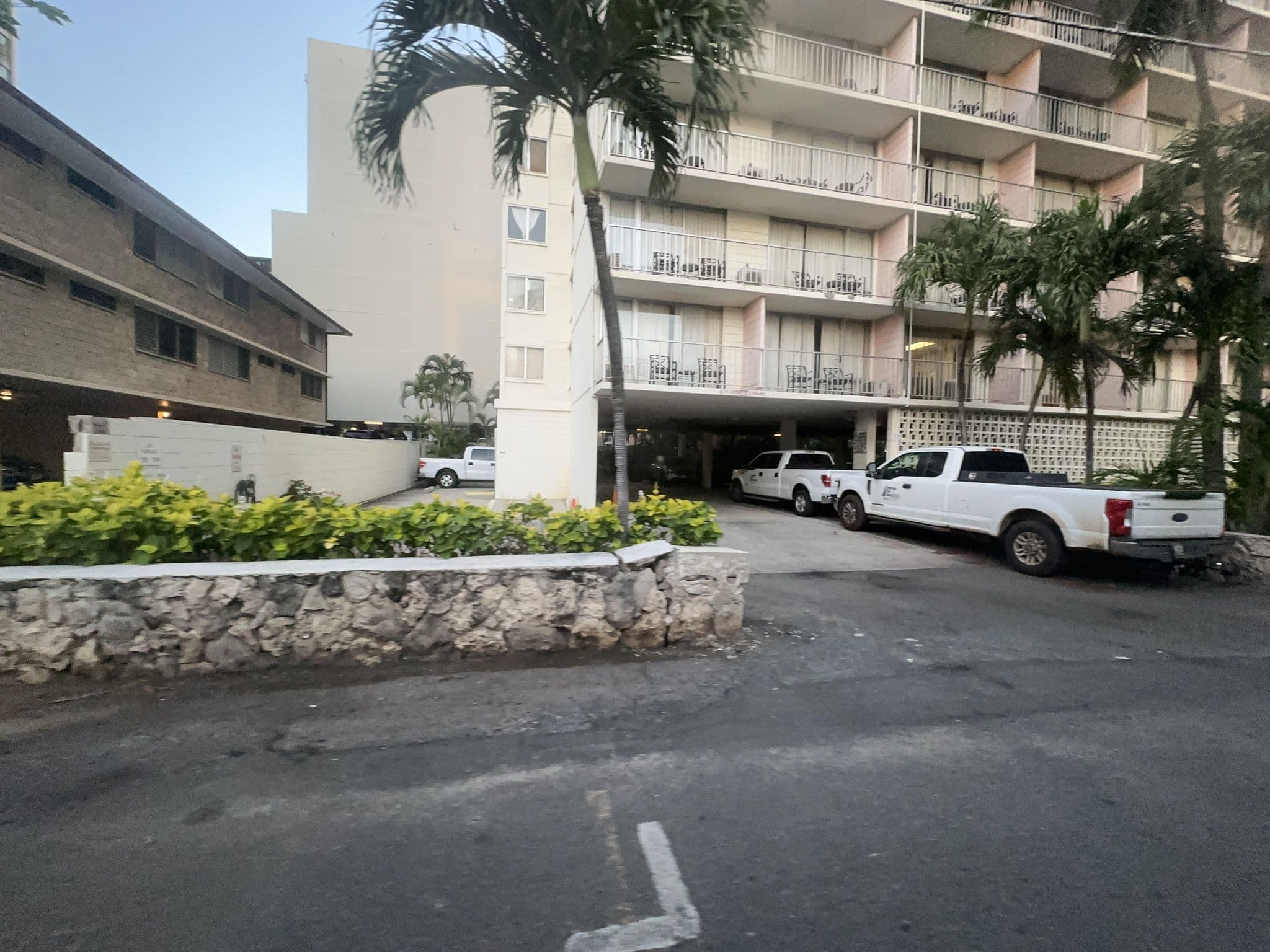 Street view near Web Site Story Cafe, Diamond Head / Kapahulu / Saint Louis Heights — © quickness805 (CC BY-SA · Mapillary)