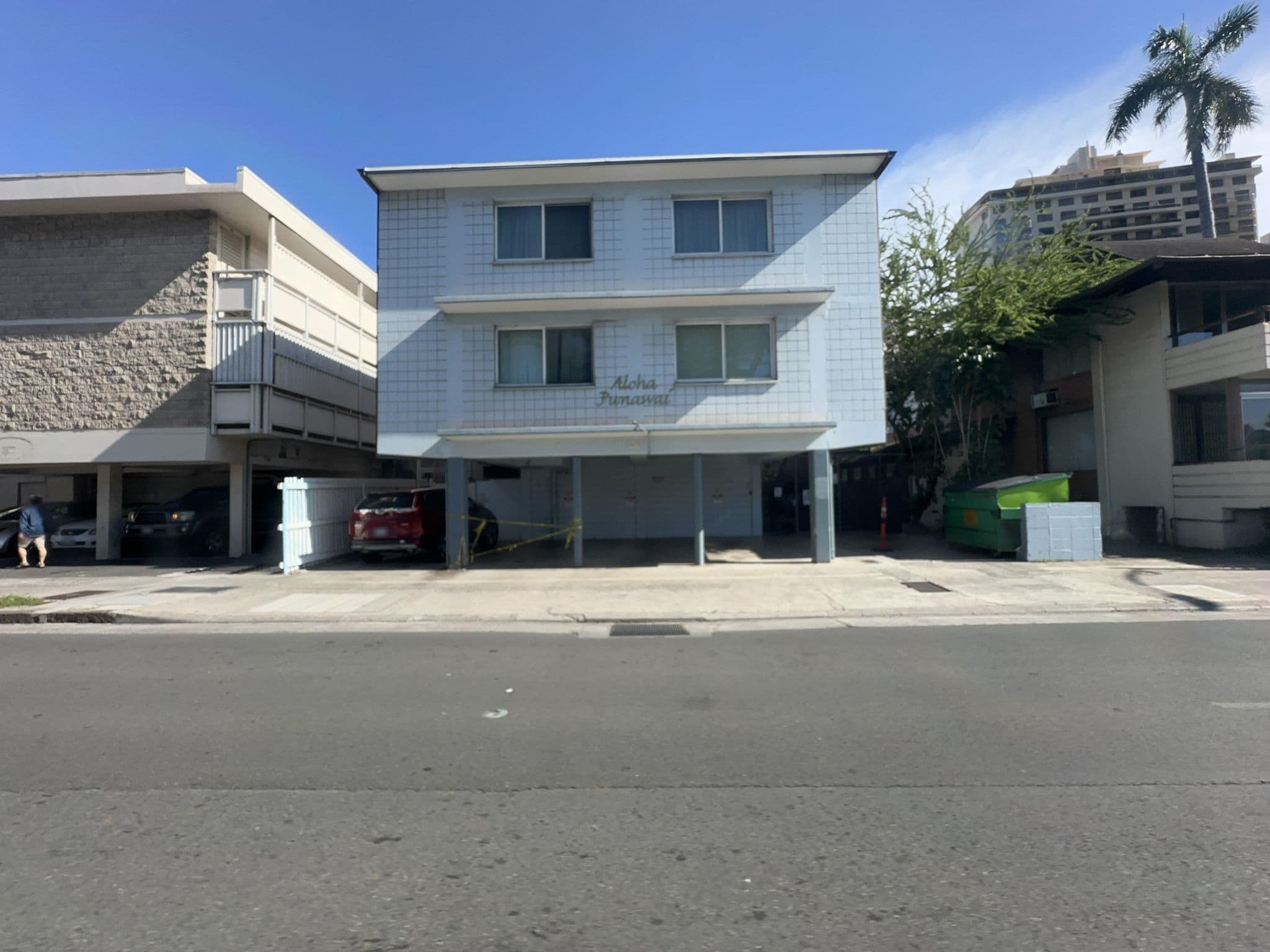 Street view near Aloha Punawai, Waikīkī — © quickness805 (CC BY-SA · Mapillary)