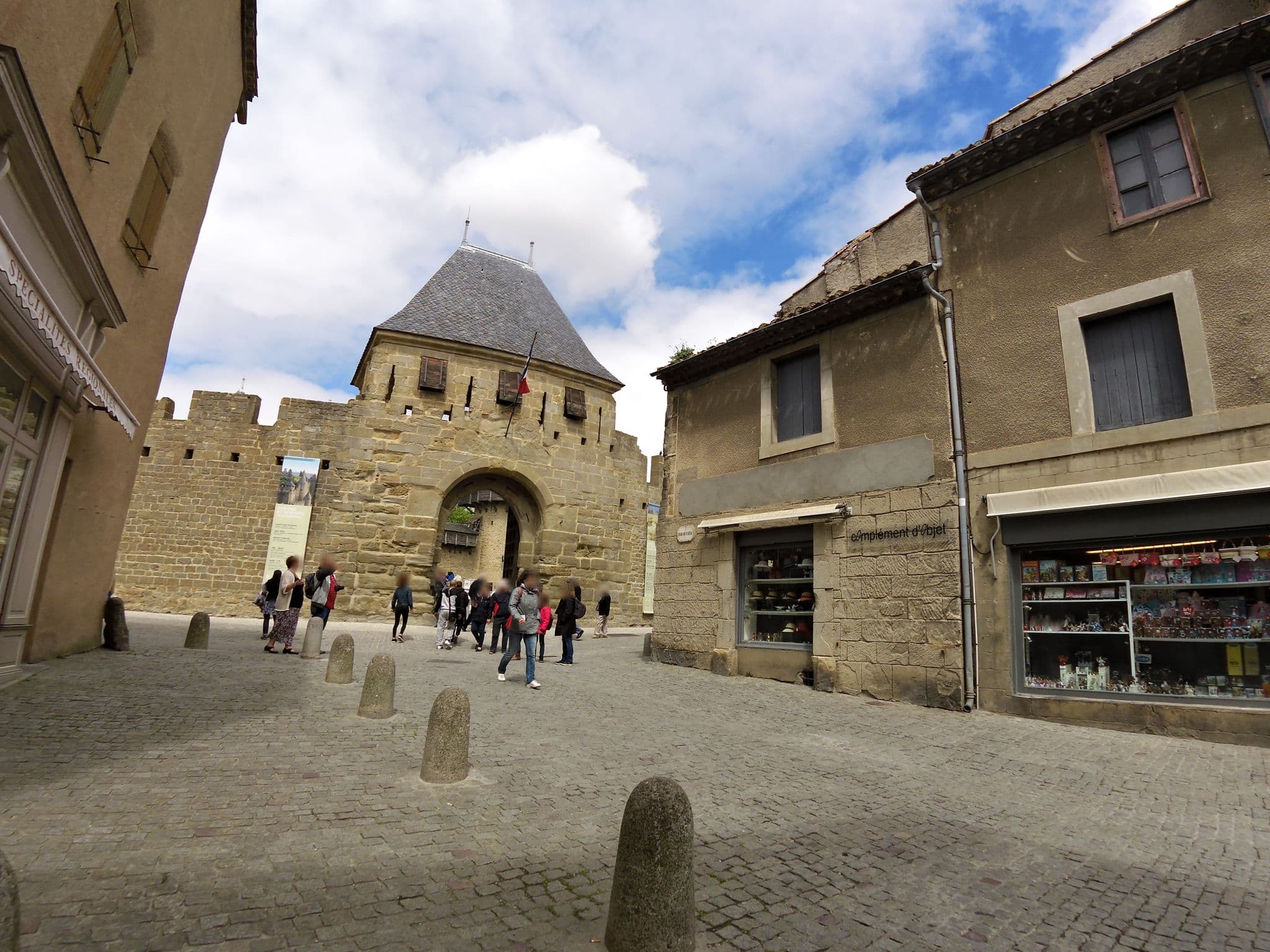 Street view near Auberge de Jeunesse Coeur de Cité, Carcassonne — © balooval (CC BY-SA · Mapillary)