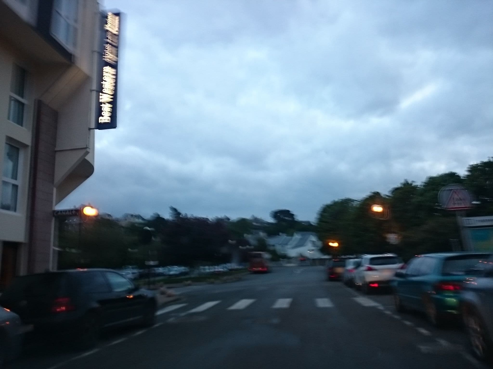 Street view near Best Western Les Bains, Perros-Guirec — © gotpo (CC BY-SA · Mapillary)