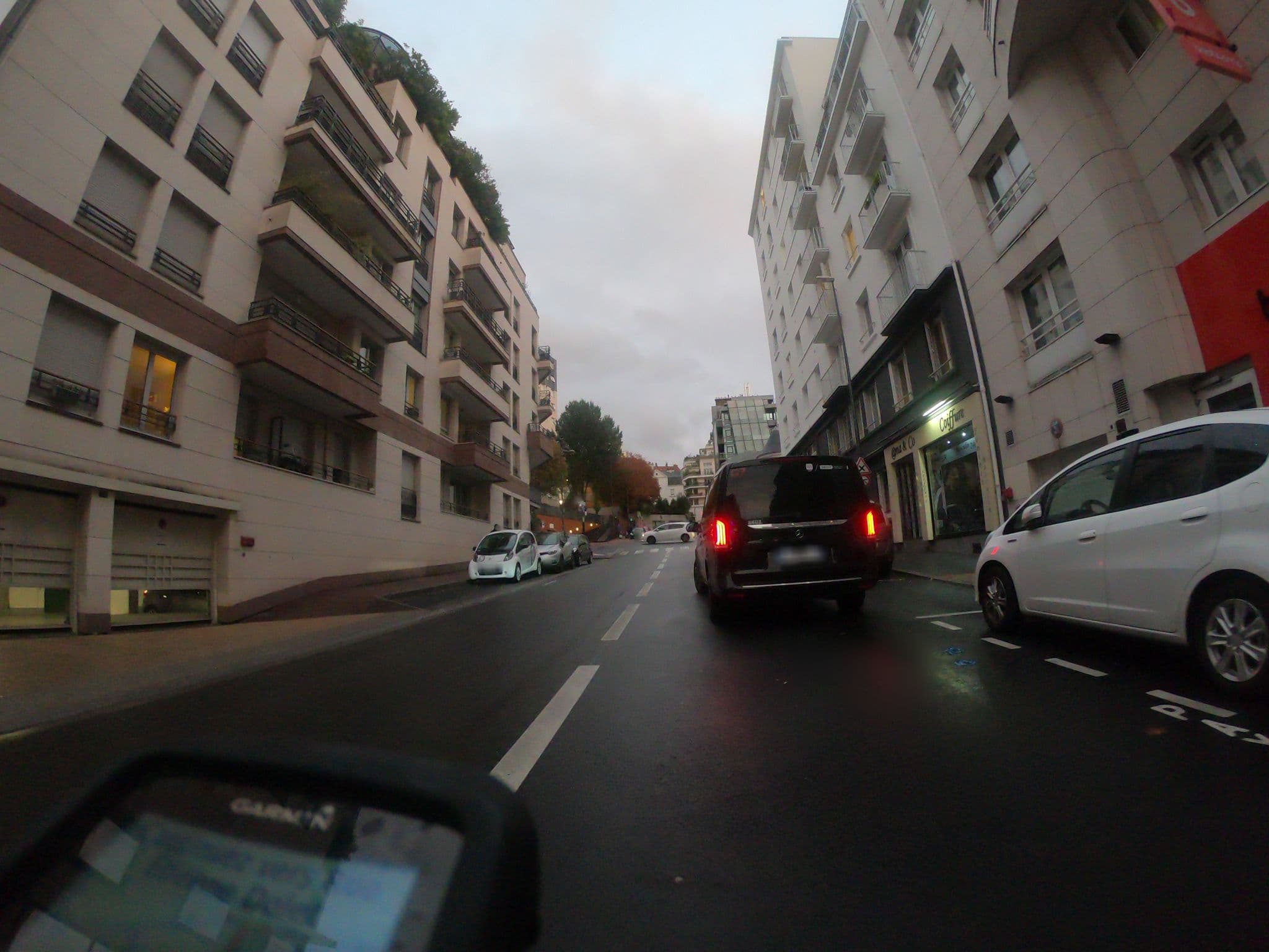 Street view near Bootcamp, Issy-les-Moulineaux — © htonchia (CC BY-SA · Mapillary)