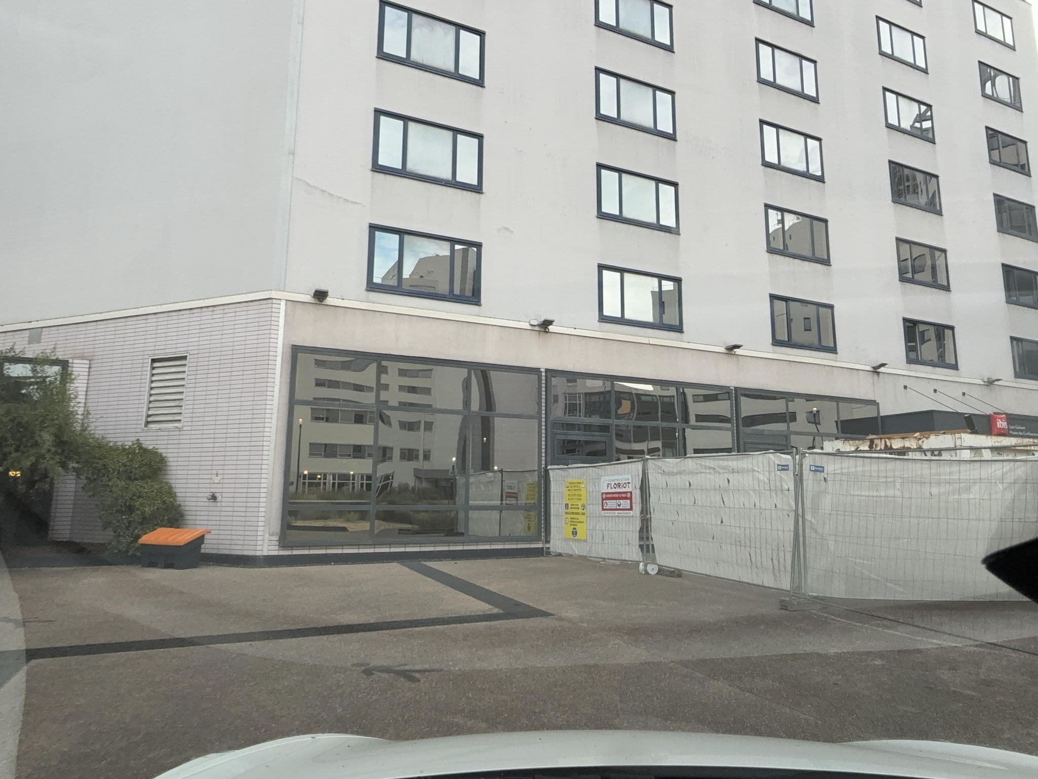 Street view near Ibis Lyon Gerland, La Mulatière — © ottor (CC BY-SA · Mapillary)